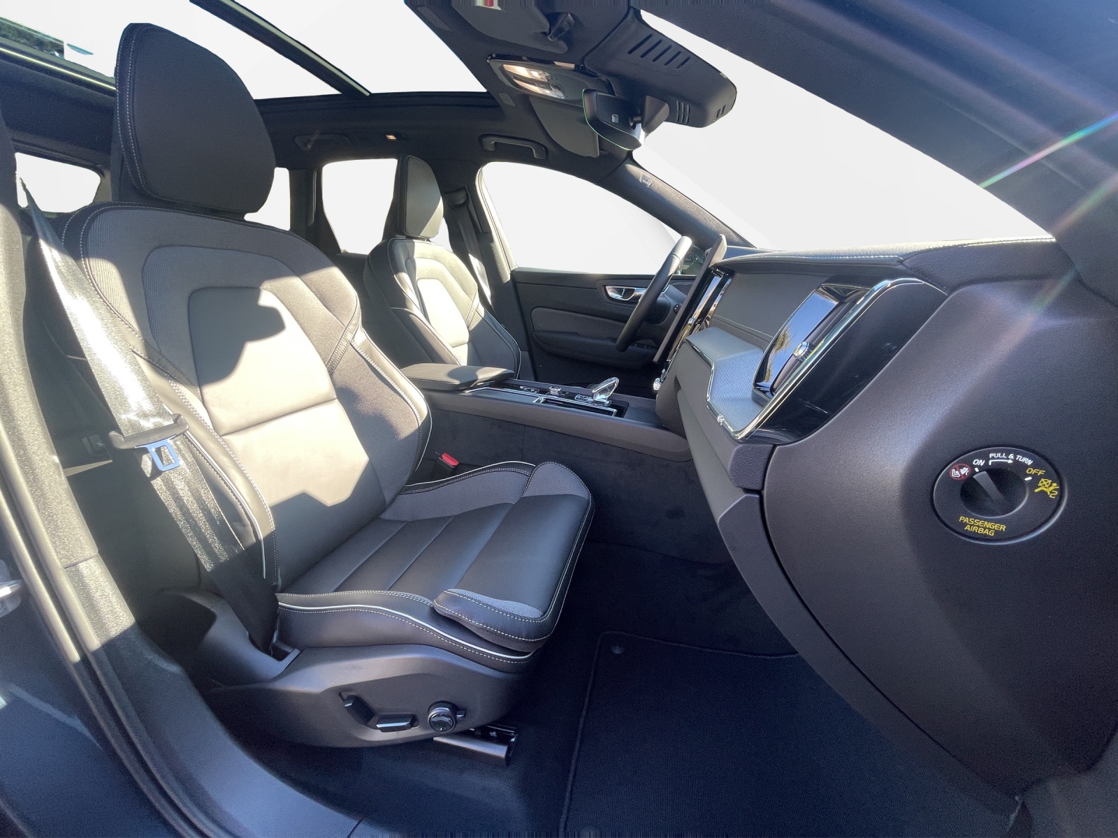 VOLVO XC60 2.0 T6 TE Black Edition eAWD-image-16
