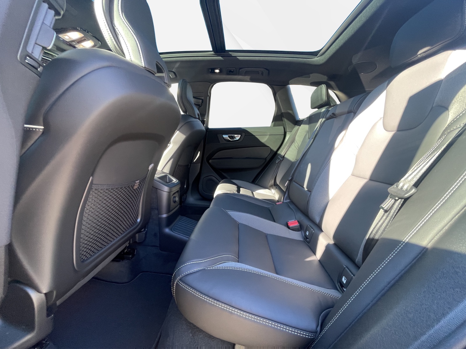 VOLVO XC60 2.0 T6 TE Black Edition eAWD-image-13
