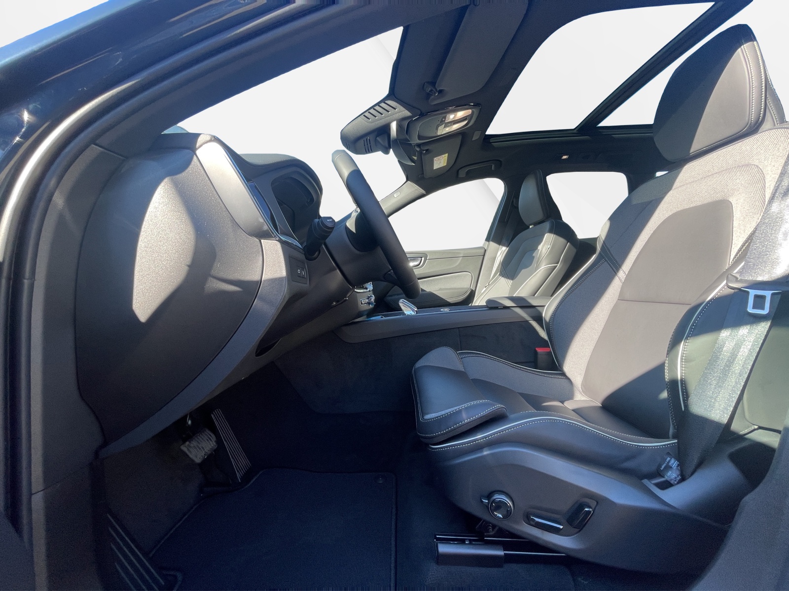 VOLVO XC60 2.0 T6 TE Black Edition eAWD-image-9