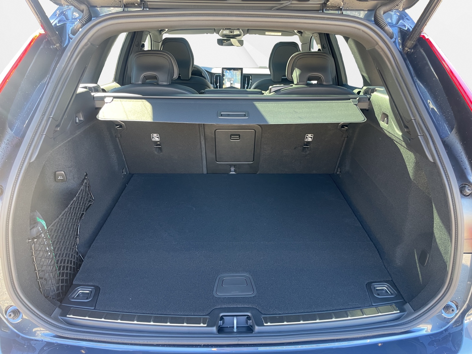 VOLVO XC60 2.0 T6 TE Black Edition eAWD-image-14