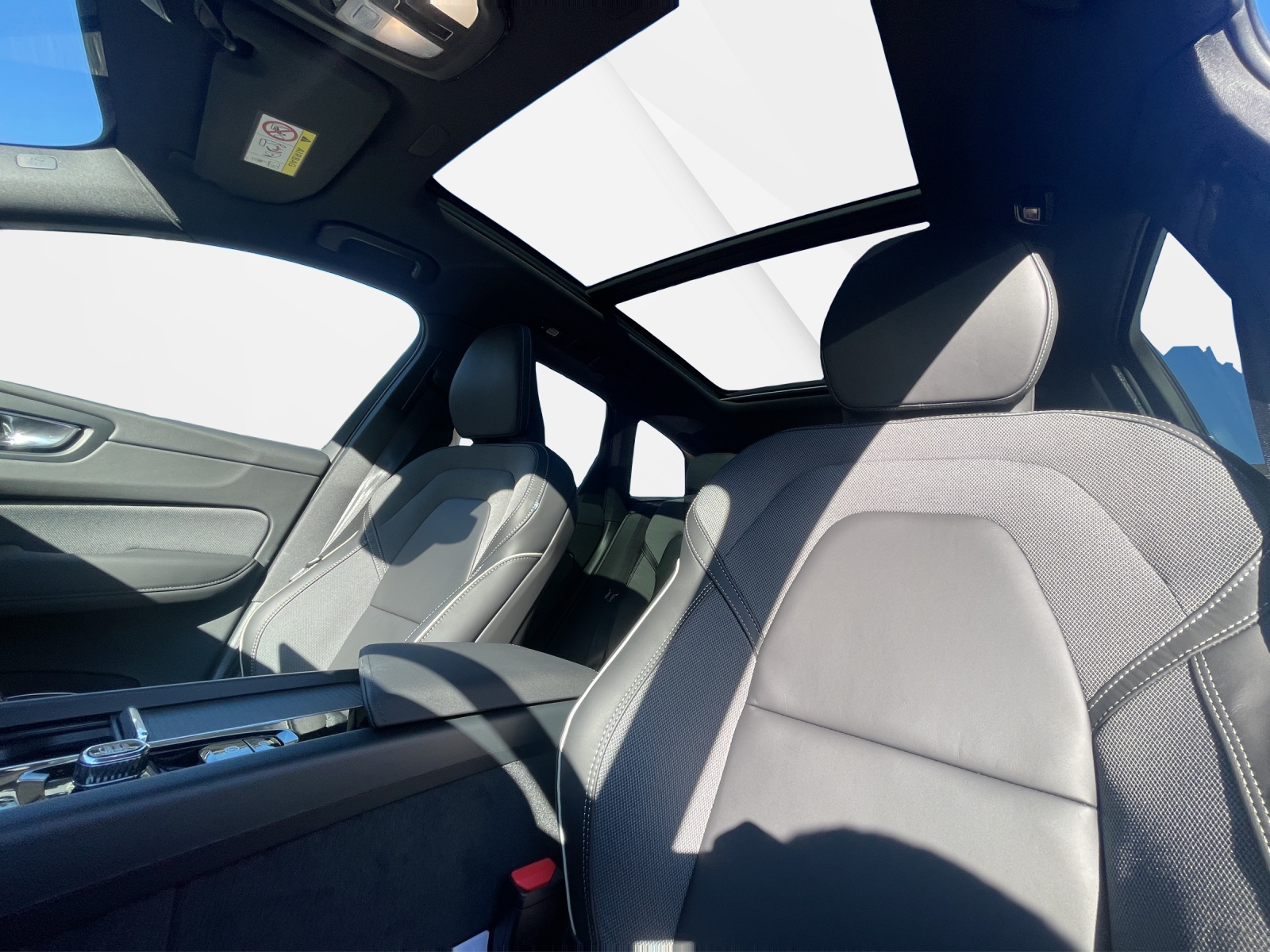 VOLVO XC60 2.0 T6 TE Black Edition eAWD-image-17