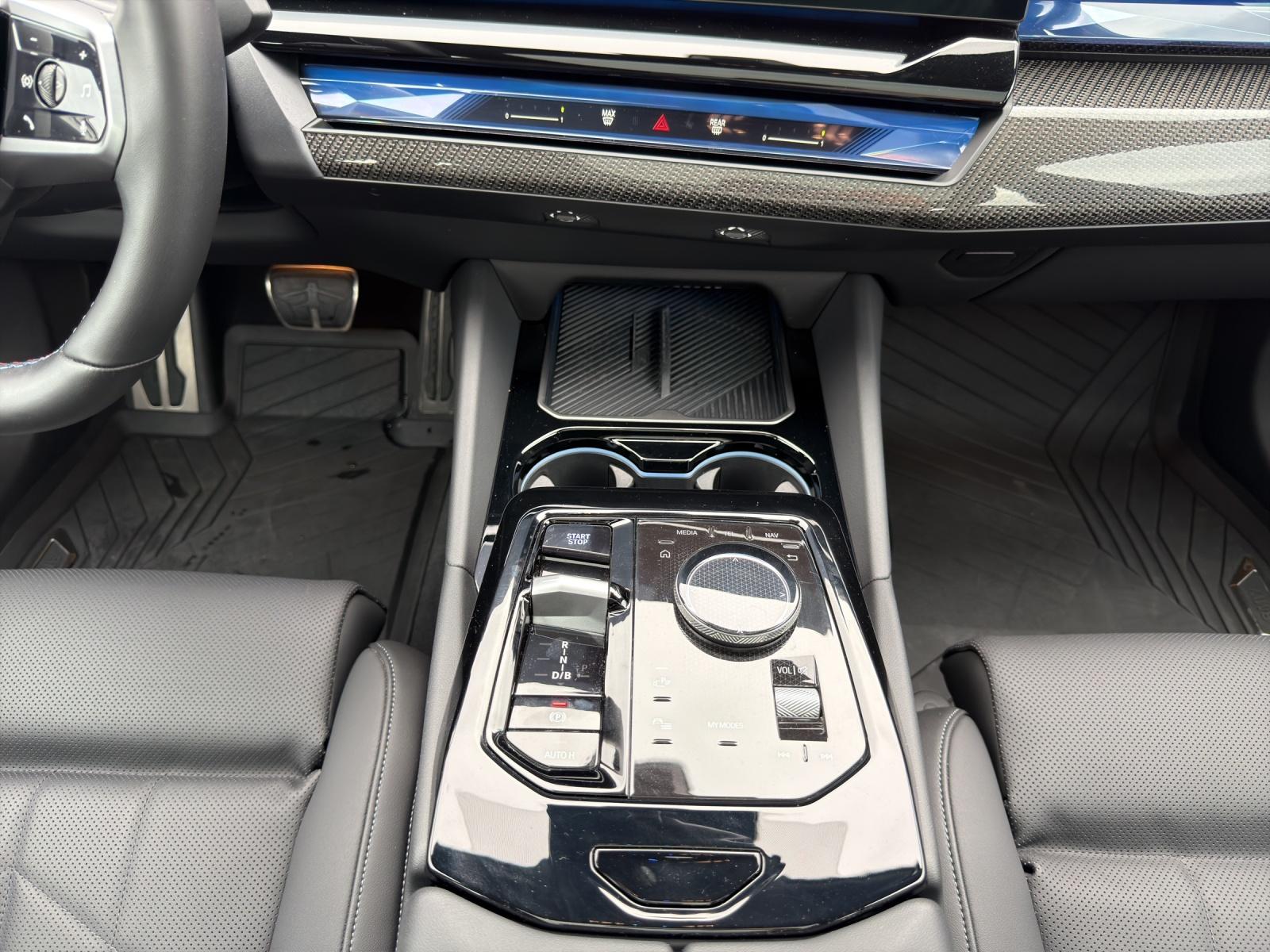 BMW i5 M60 xDrive Limousine M Sport Pro-image-12