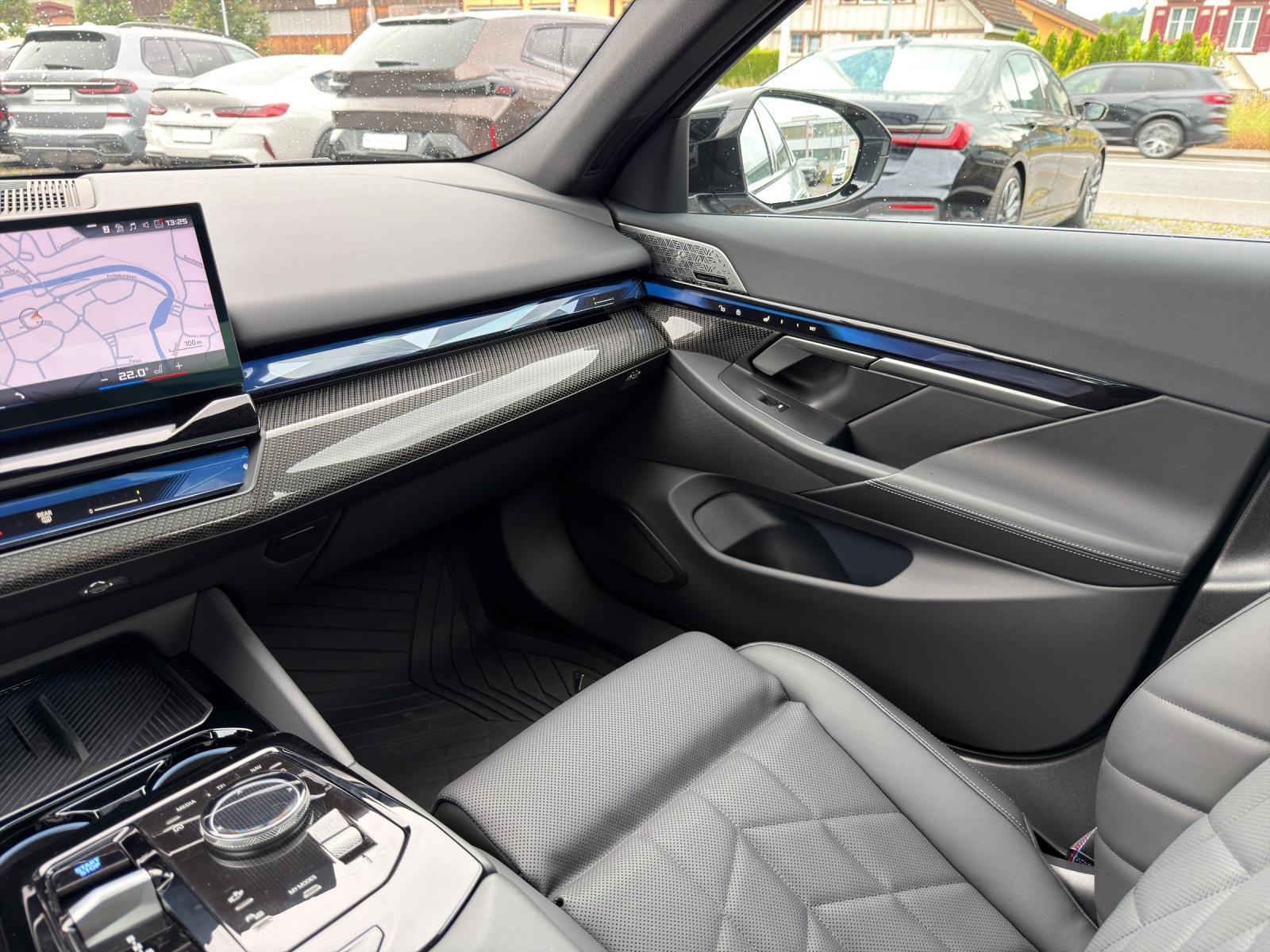 BMW i5 M60 xDrive Limousine M Sport Pro-image-15