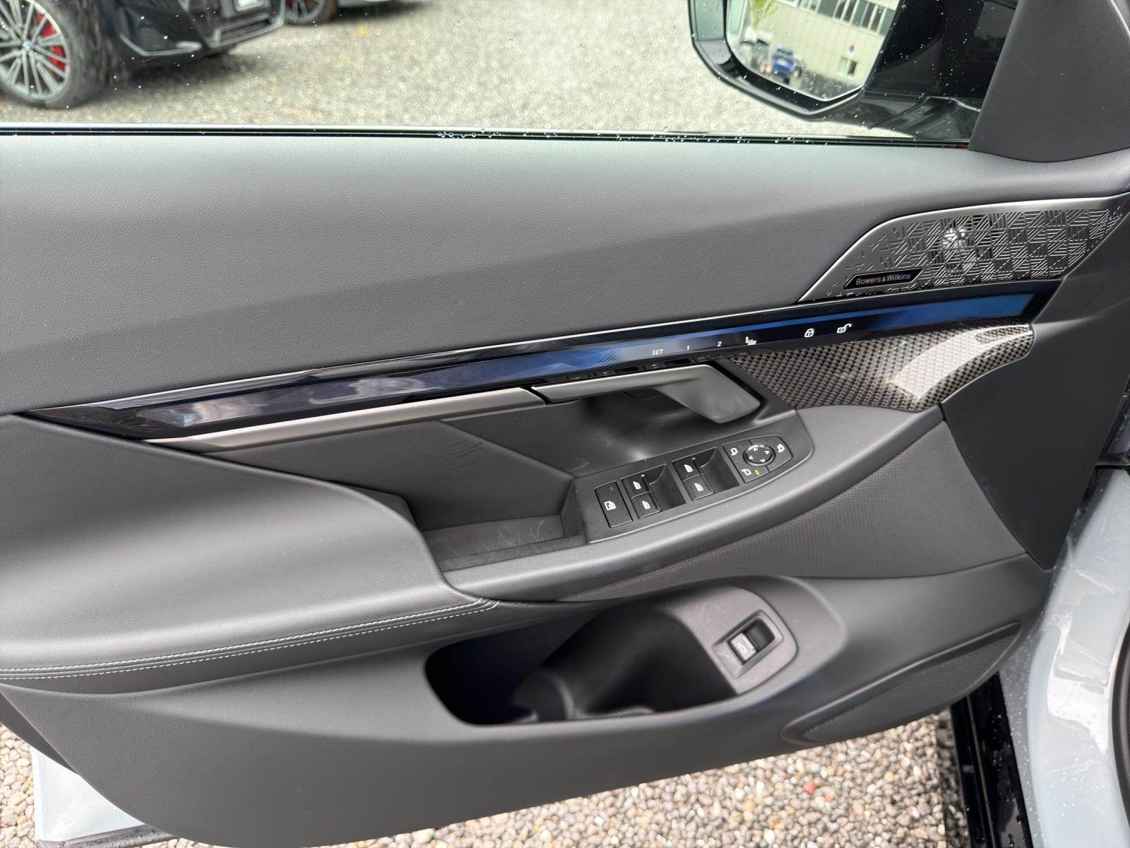 BMW i5 M60 xDrive Limousine M Sport Pro-image-21