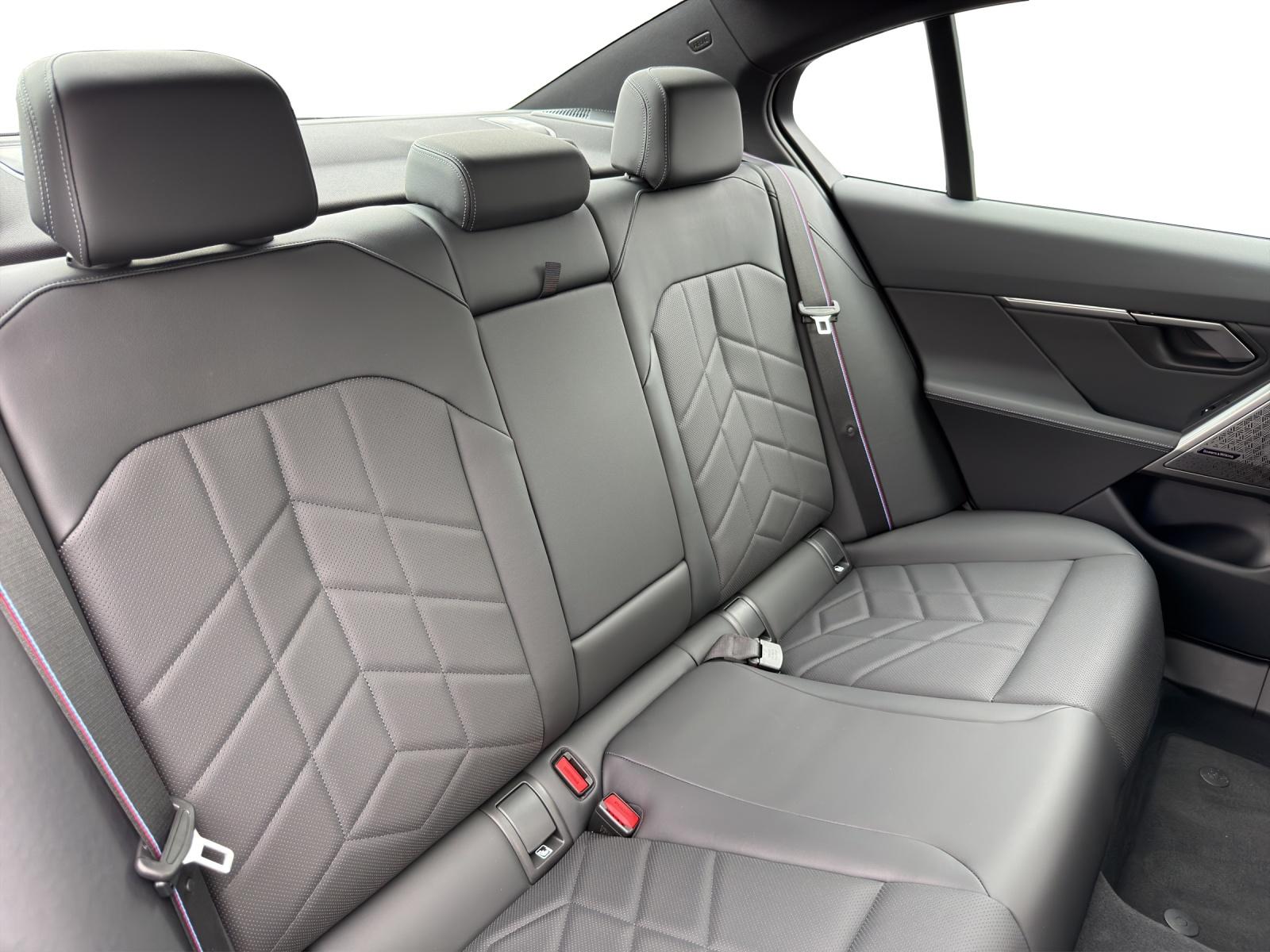 BMW i5 M60 xDrive Limousine M Sport Pro-image-18