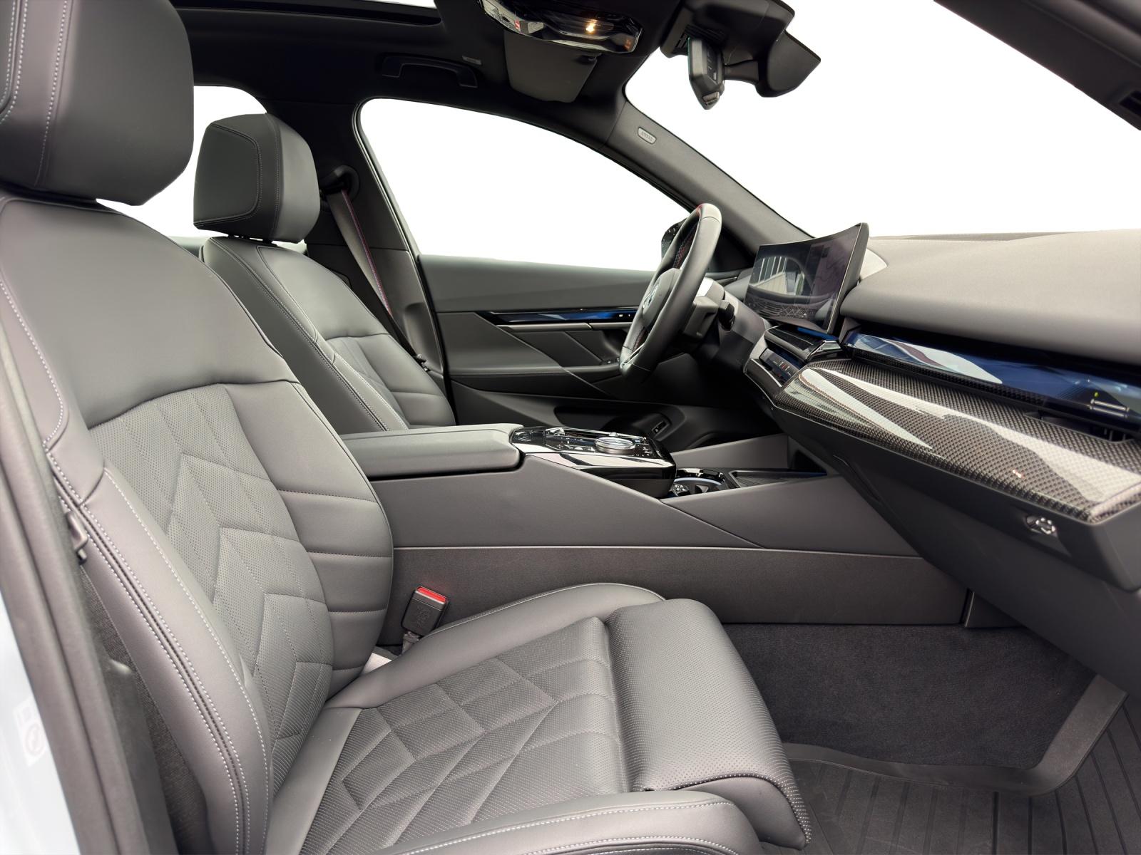BMW i5 M60 xDrive Limousine M Sport Pro-image-16