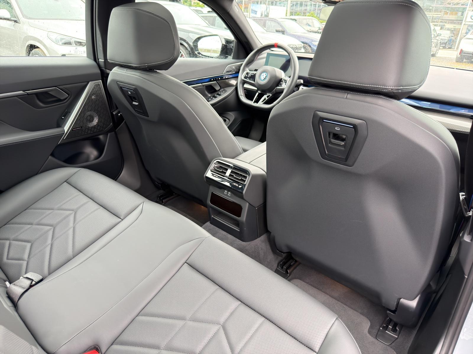 BMW i5 M60 xDrive Limousine M Sport Pro-image-17