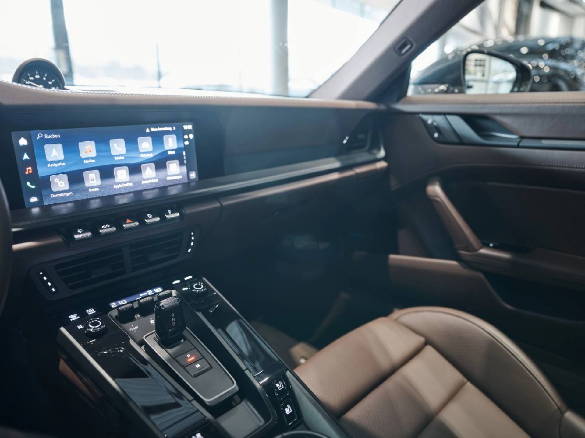 PORSCHE 911 Carrera 4S-image-14