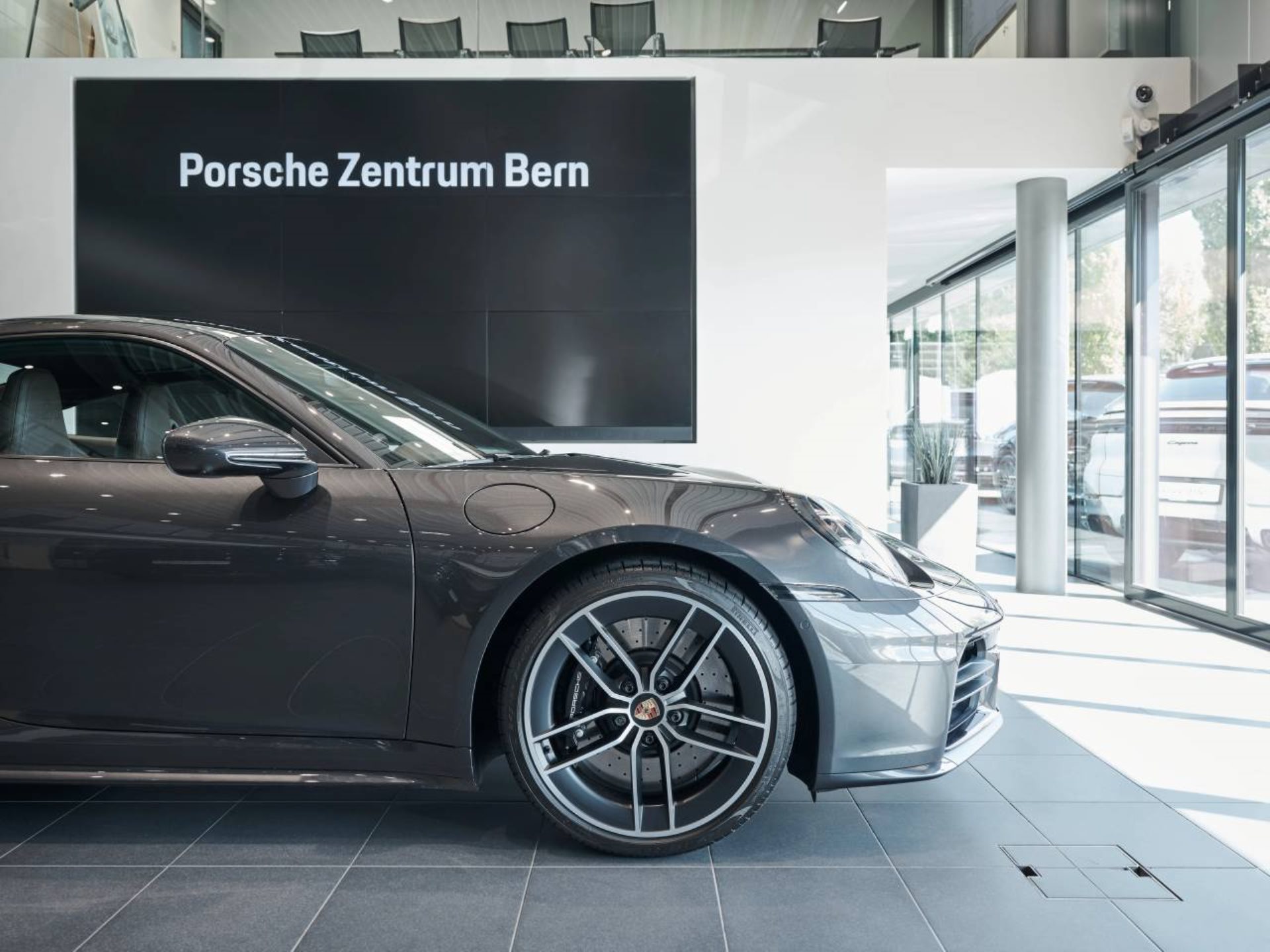 PORSCHE 911 Carrera 4S-image-11