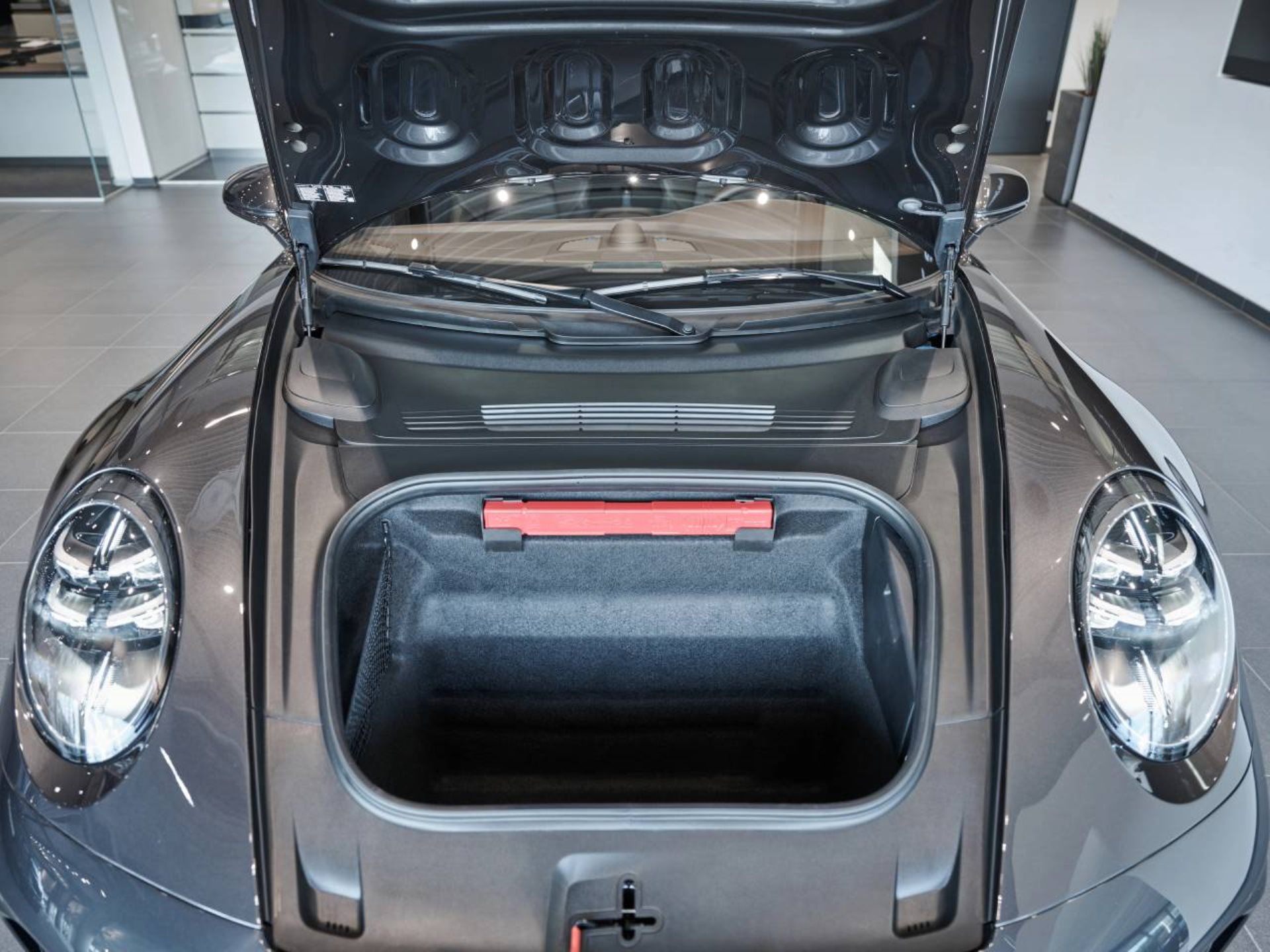 PORSCHE 911 Carrera 4S-image-9