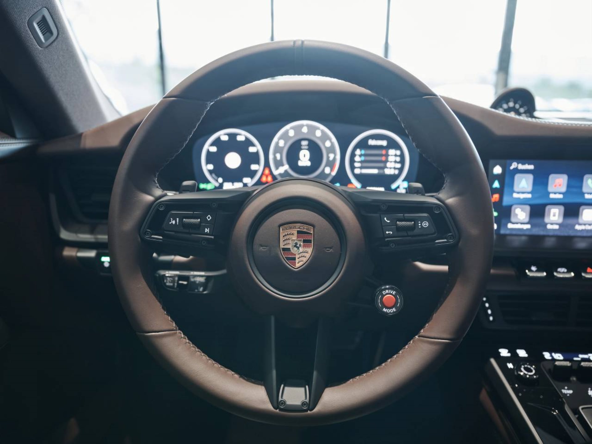 PORSCHE 911 Carrera 4S-image-12