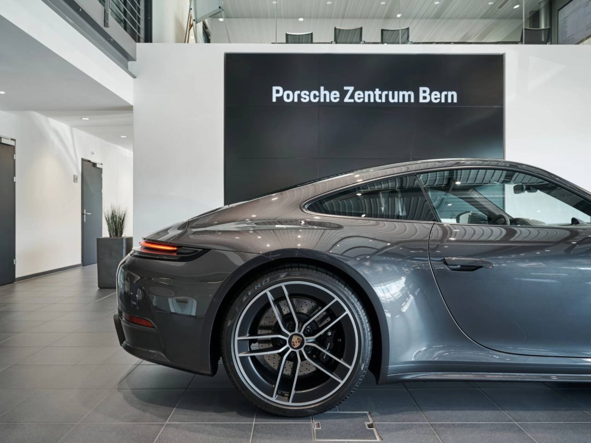 PORSCHE 911 Carrera 4S-image-10