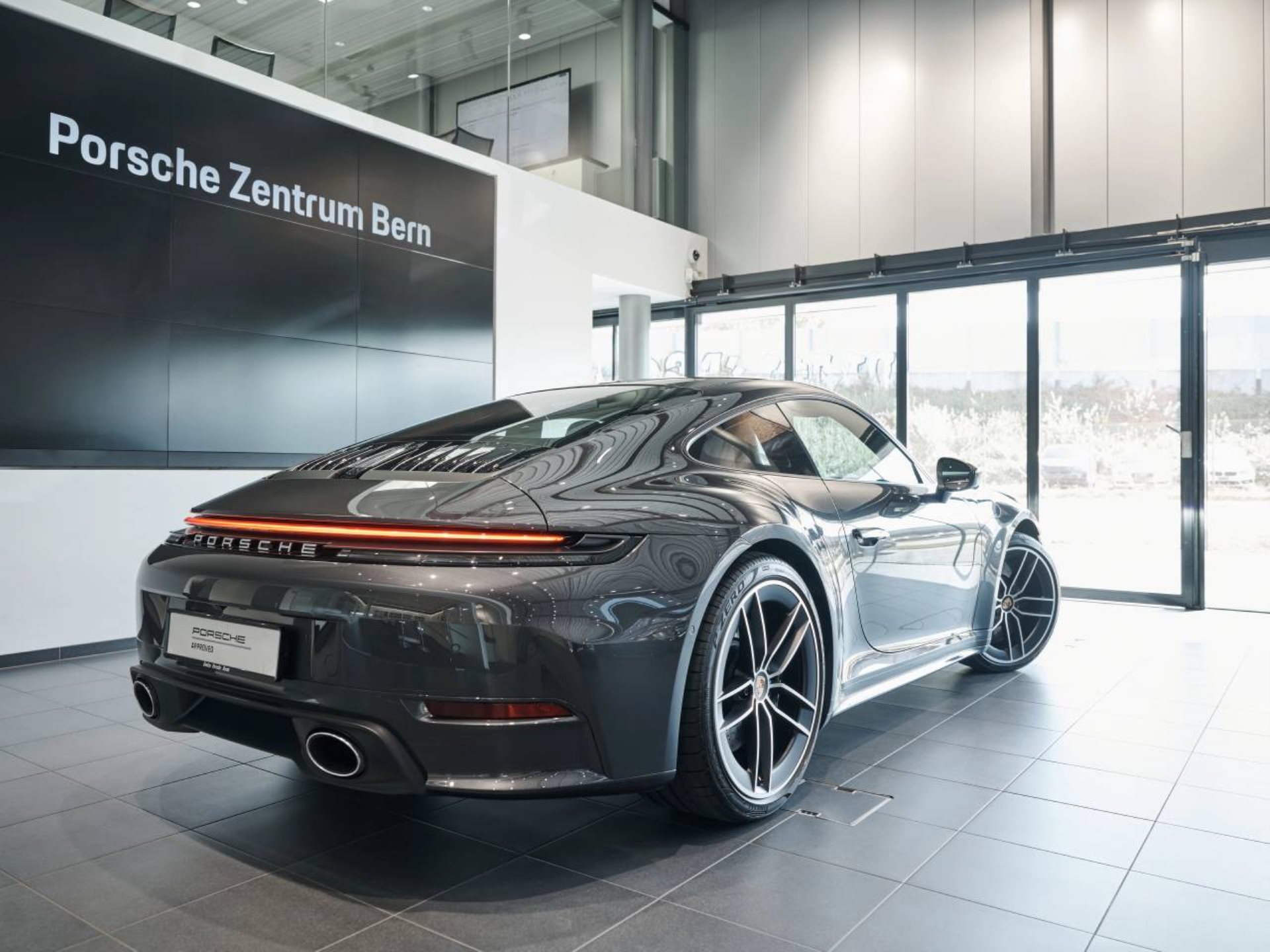 PORSCHE 911 Carrera 4S-image-2