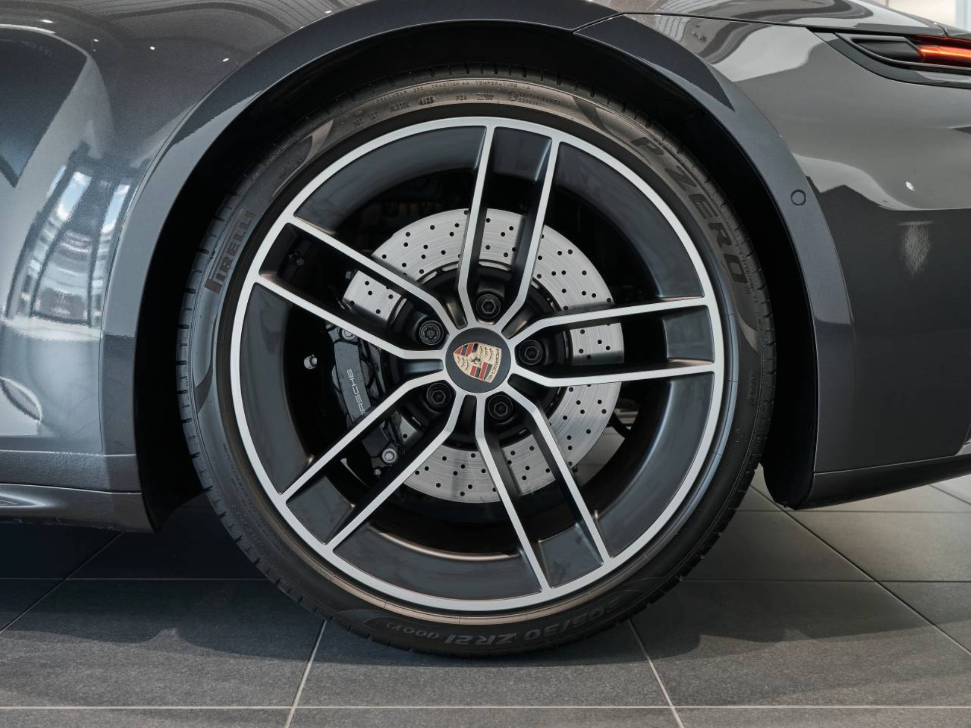 PORSCHE 911 Carrera 4S-image-28