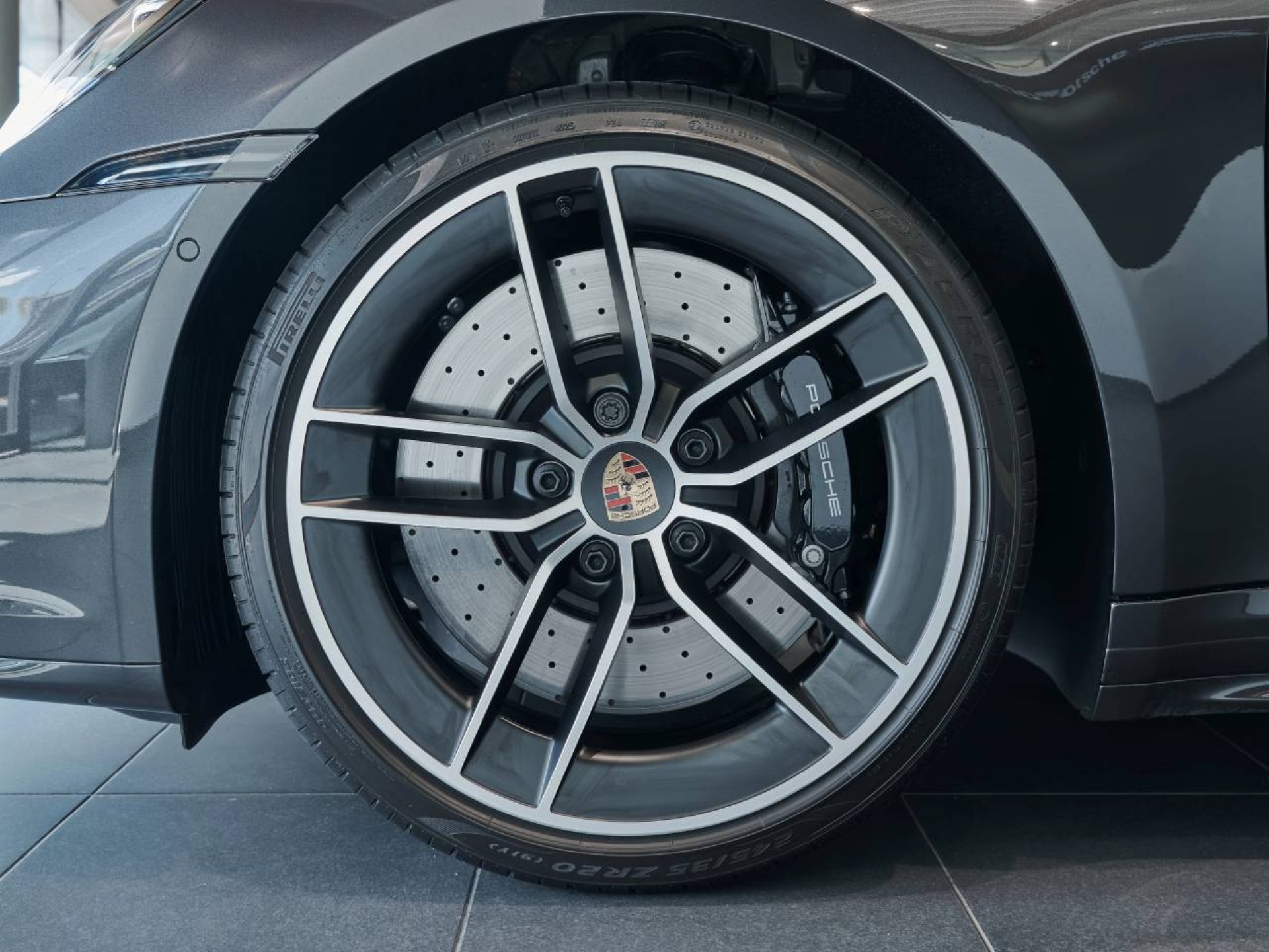 PORSCHE 911 Carrera 4S-image-30