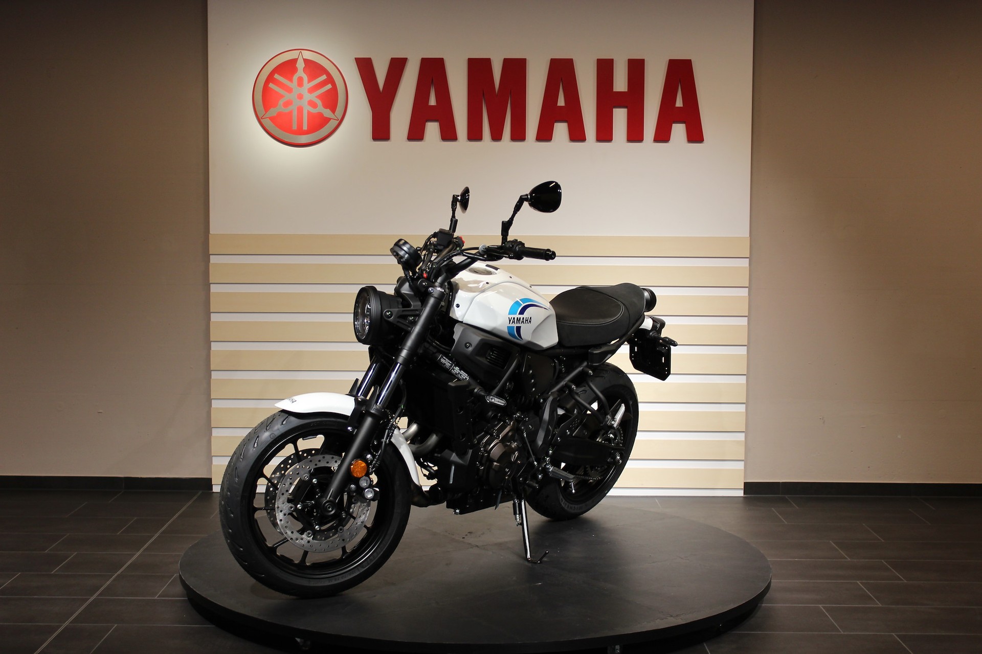 YAMAHA XSR 700-image-6