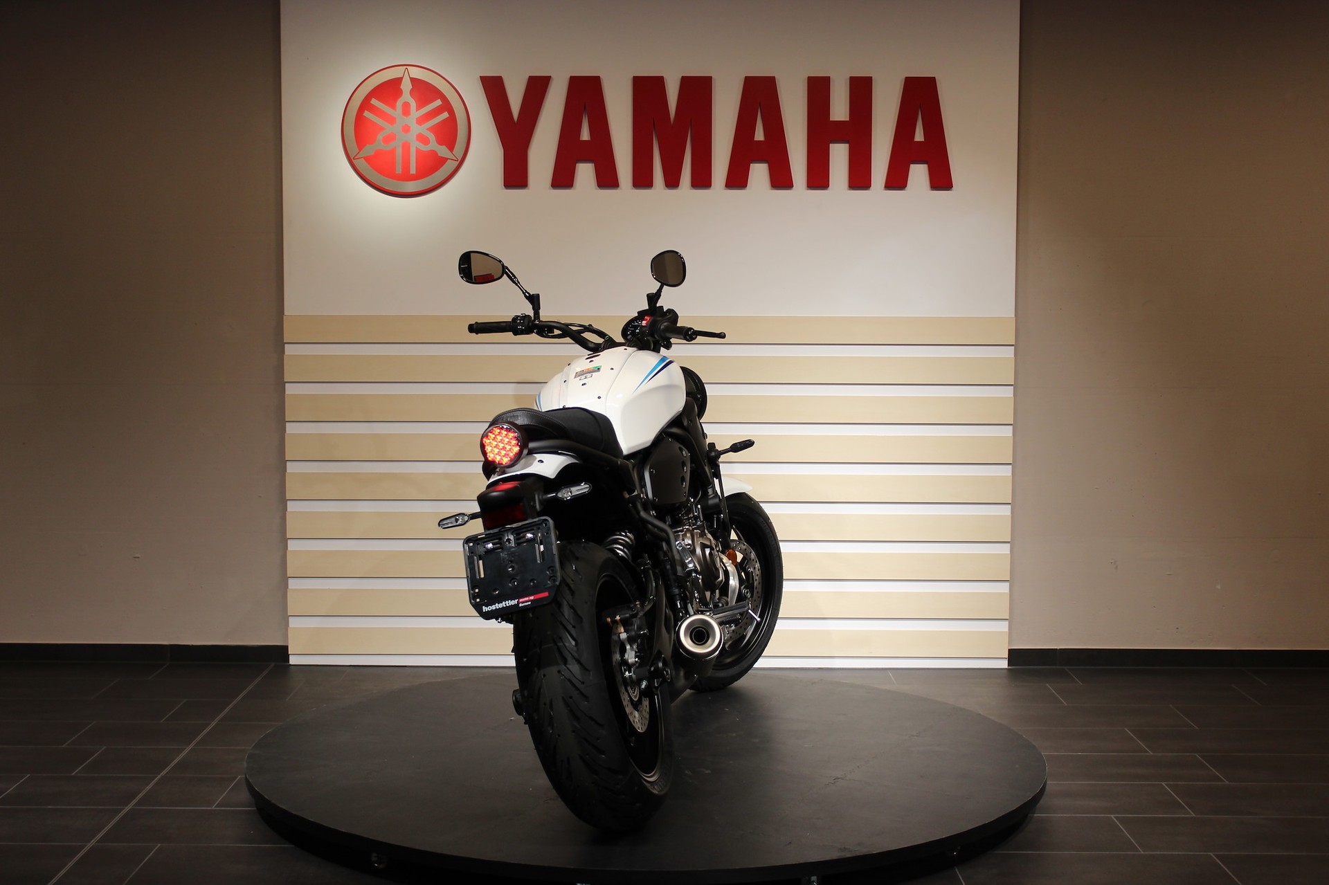 YAMAHA XSR 700-showroom-element-2