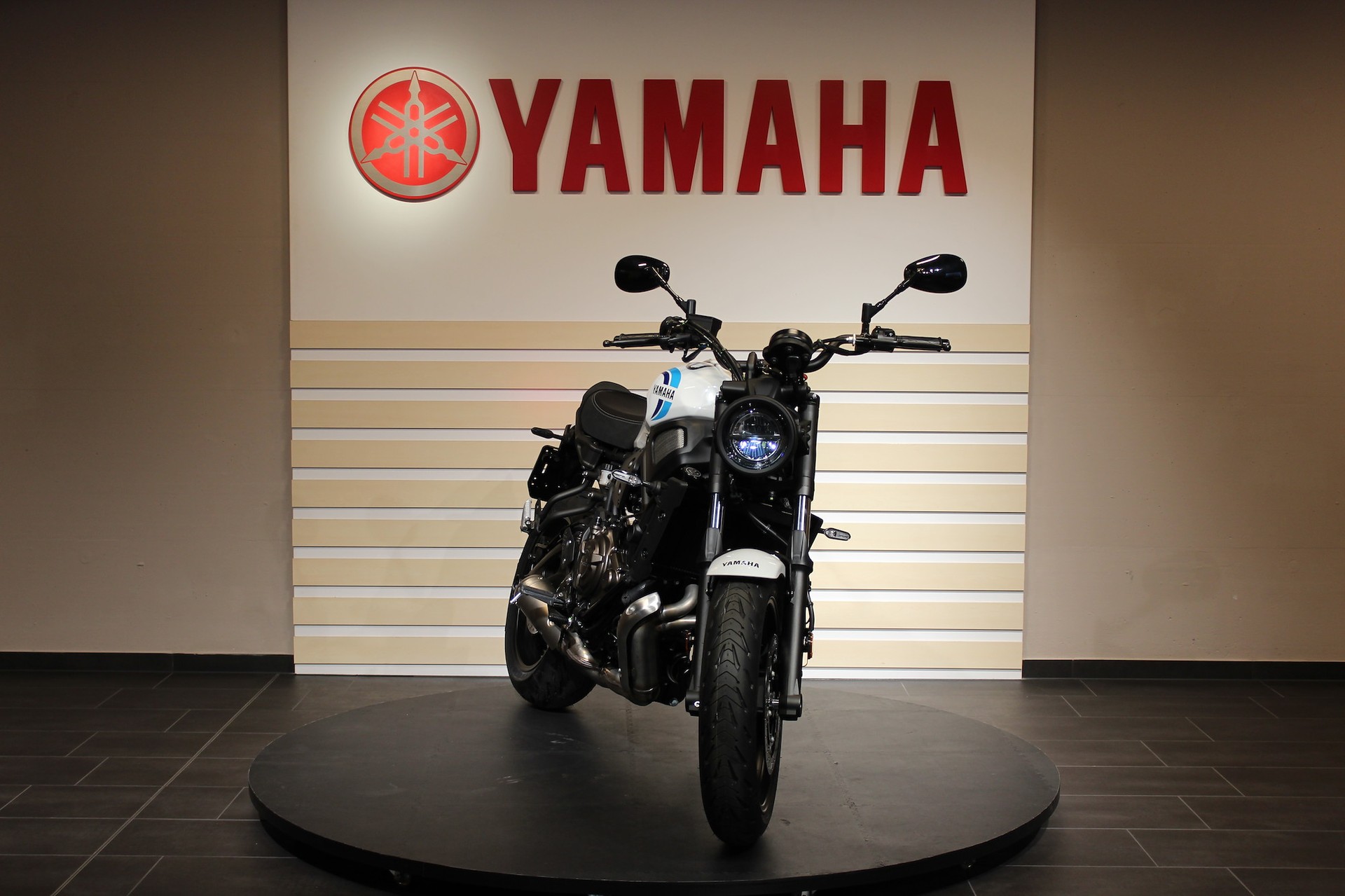 YAMAHA XSR 700-image-4