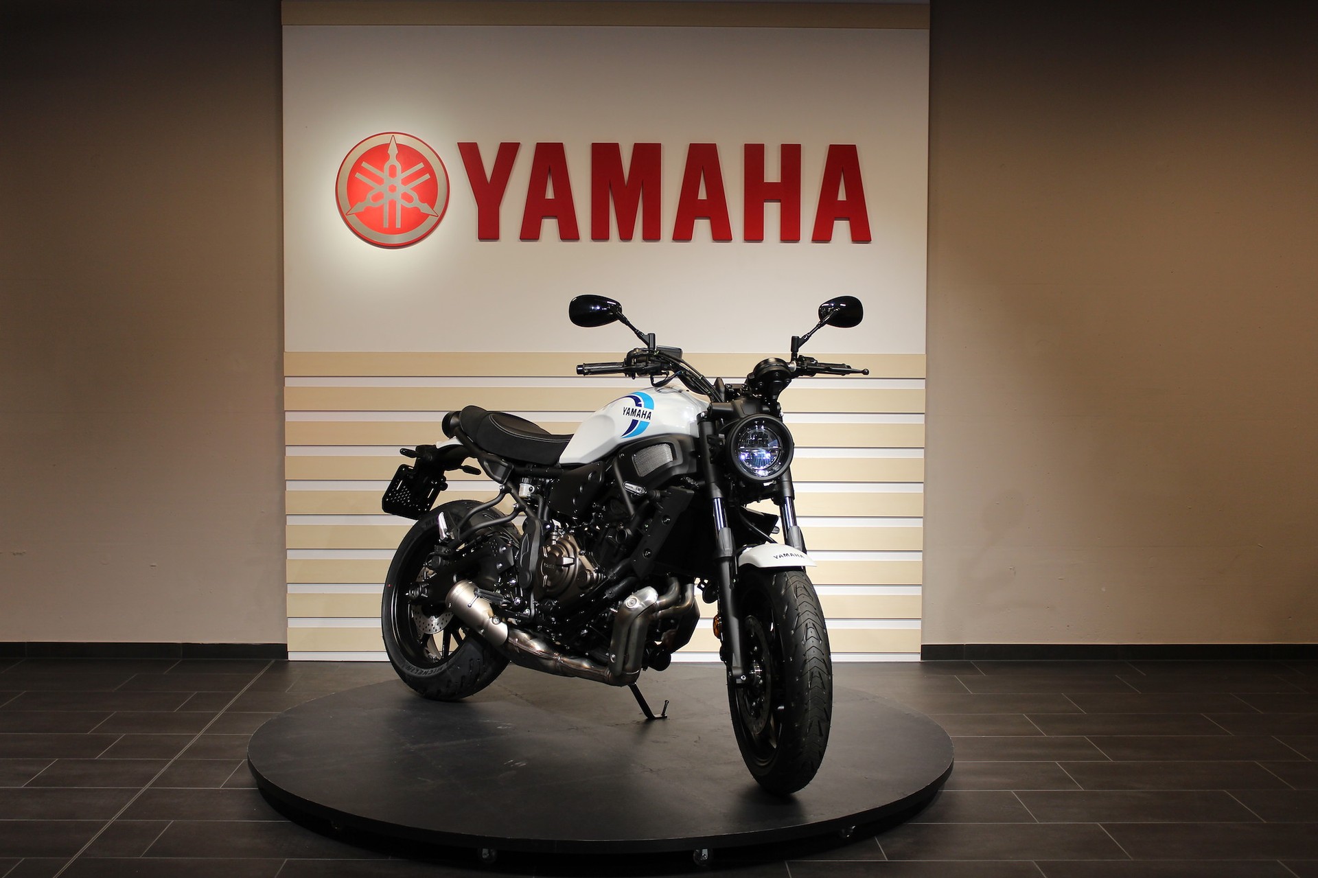 YAMAHA XSR 700