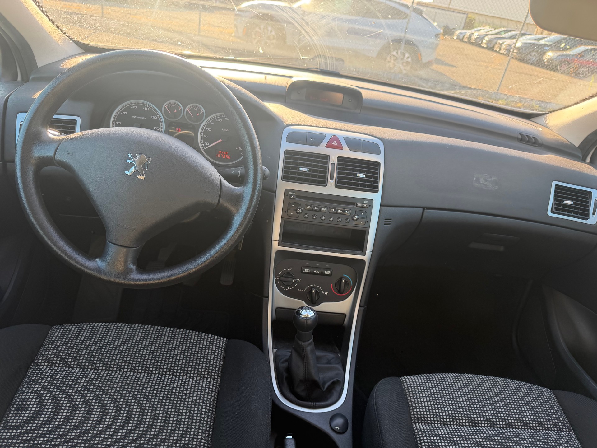 PEUGEOT 307 1.4 16V XR-image-7