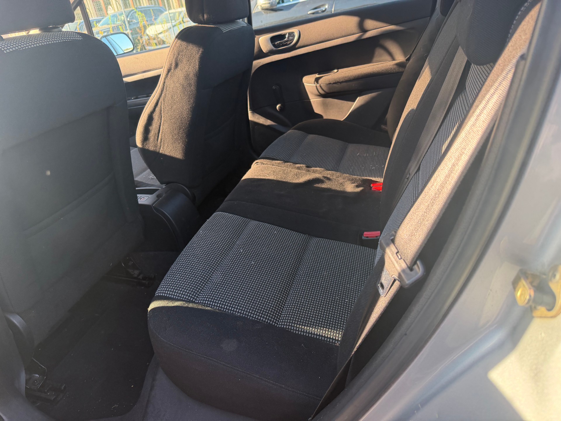 PEUGEOT 307 1.4 16V XR-image-4