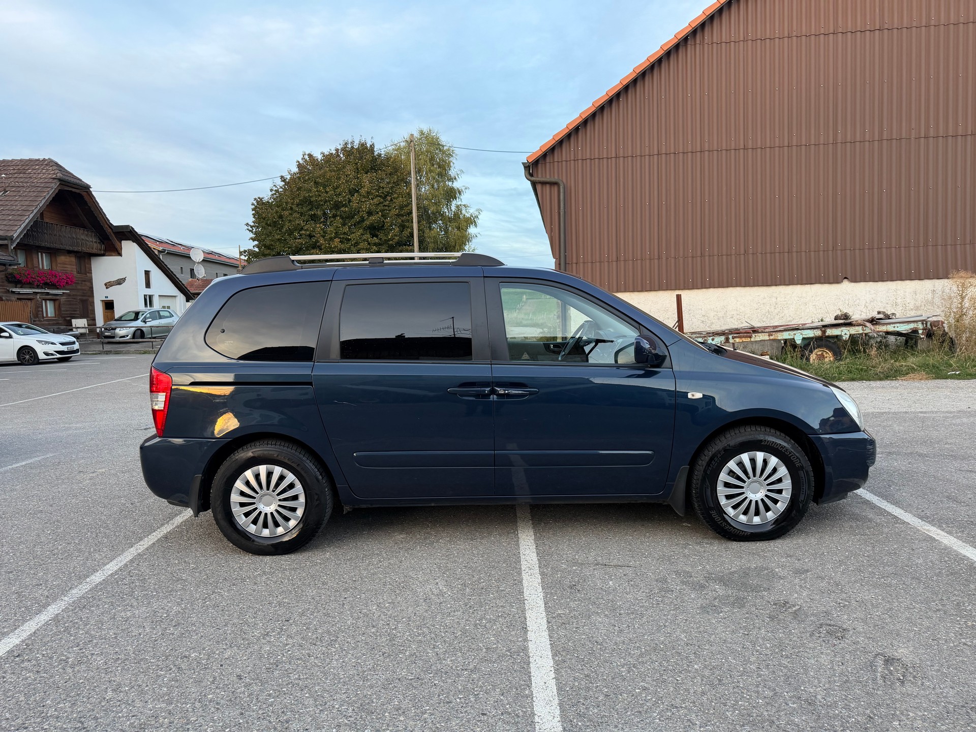 KIA Carnival 2.9 CRDi Trend-image-3