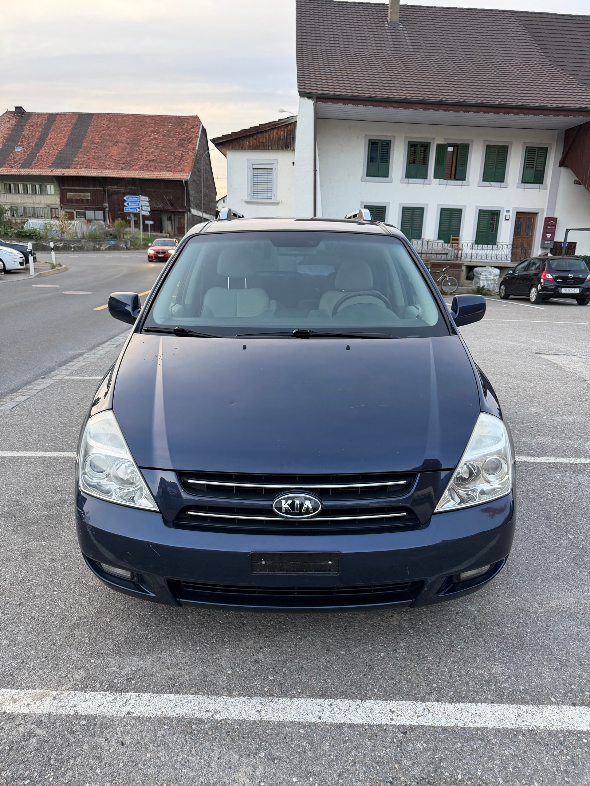 KIA Carnival 2.9 CRDi Trend-image-0