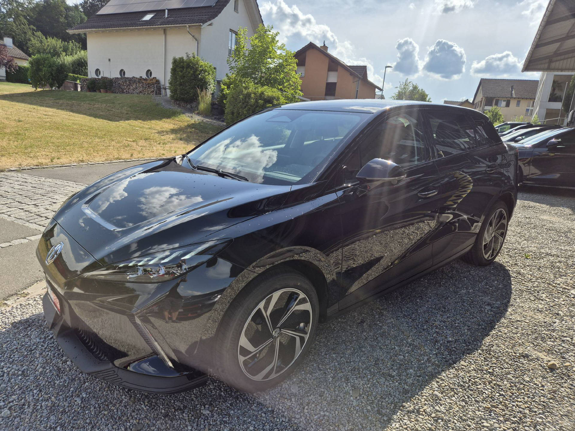 MG 4 64kWh Premium-image-3