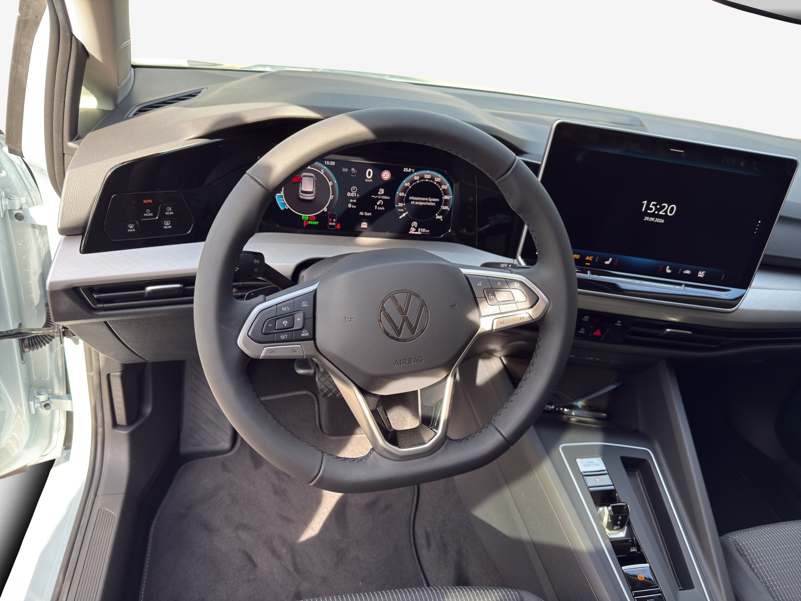VW Golf 1.5 e TSI mHEV Value DSG-image-9