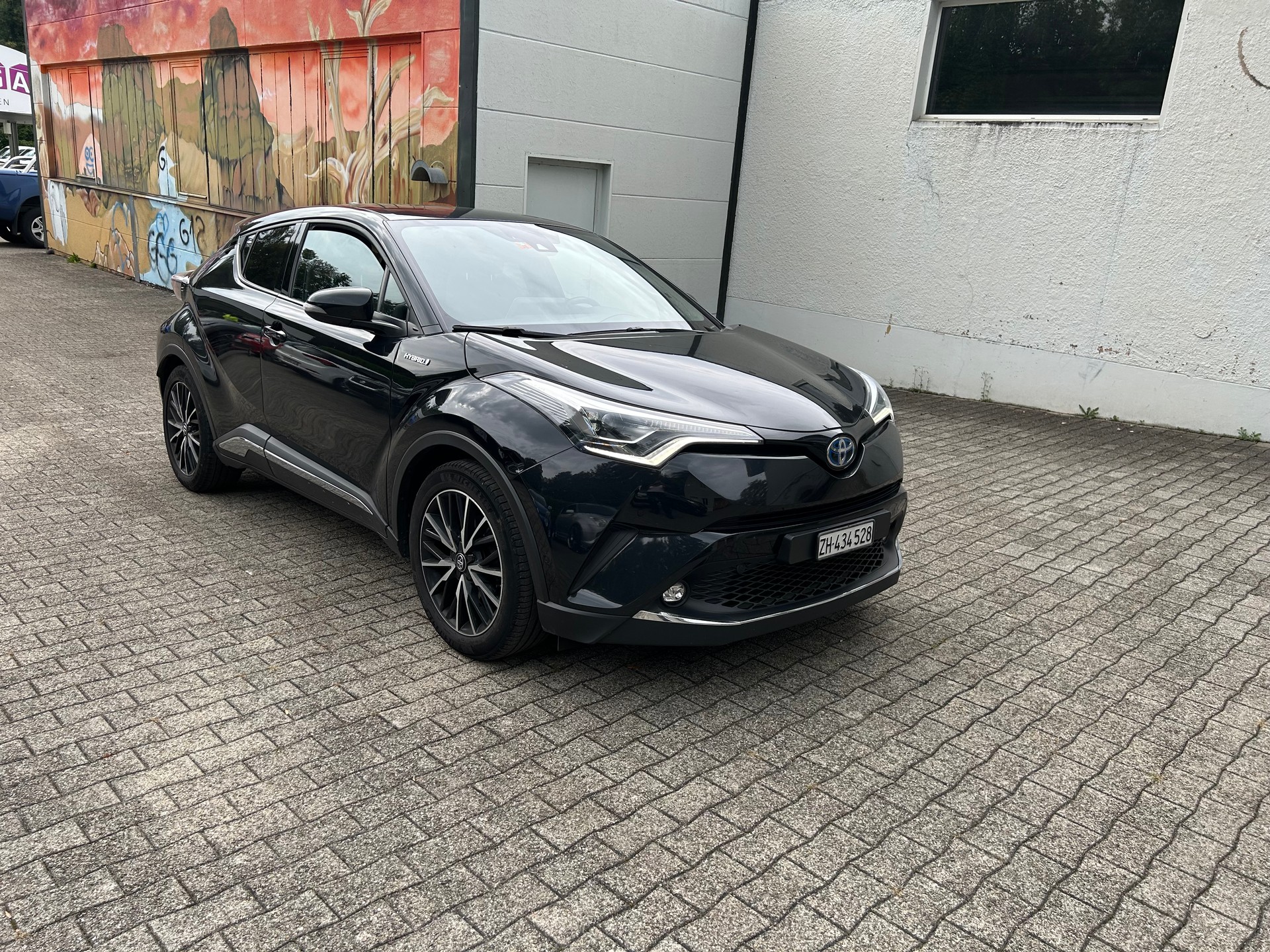 TOYOTA C-HR 1.8 HSD Comfort CVT-image-2