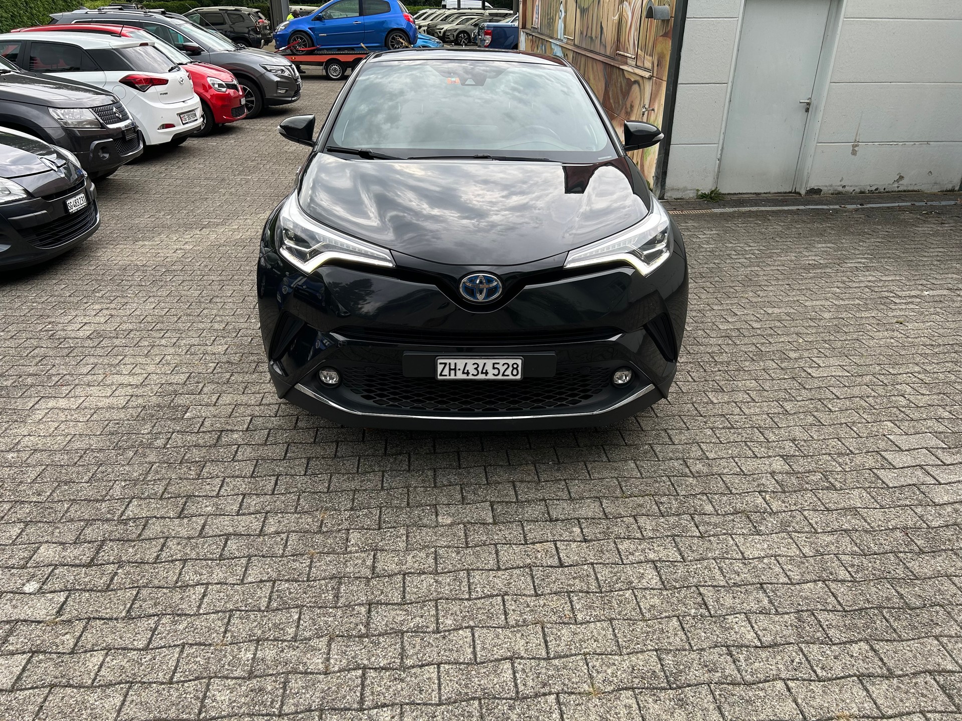 TOYOTA C-HR 1.8 HSD Comfort CVT-image-1