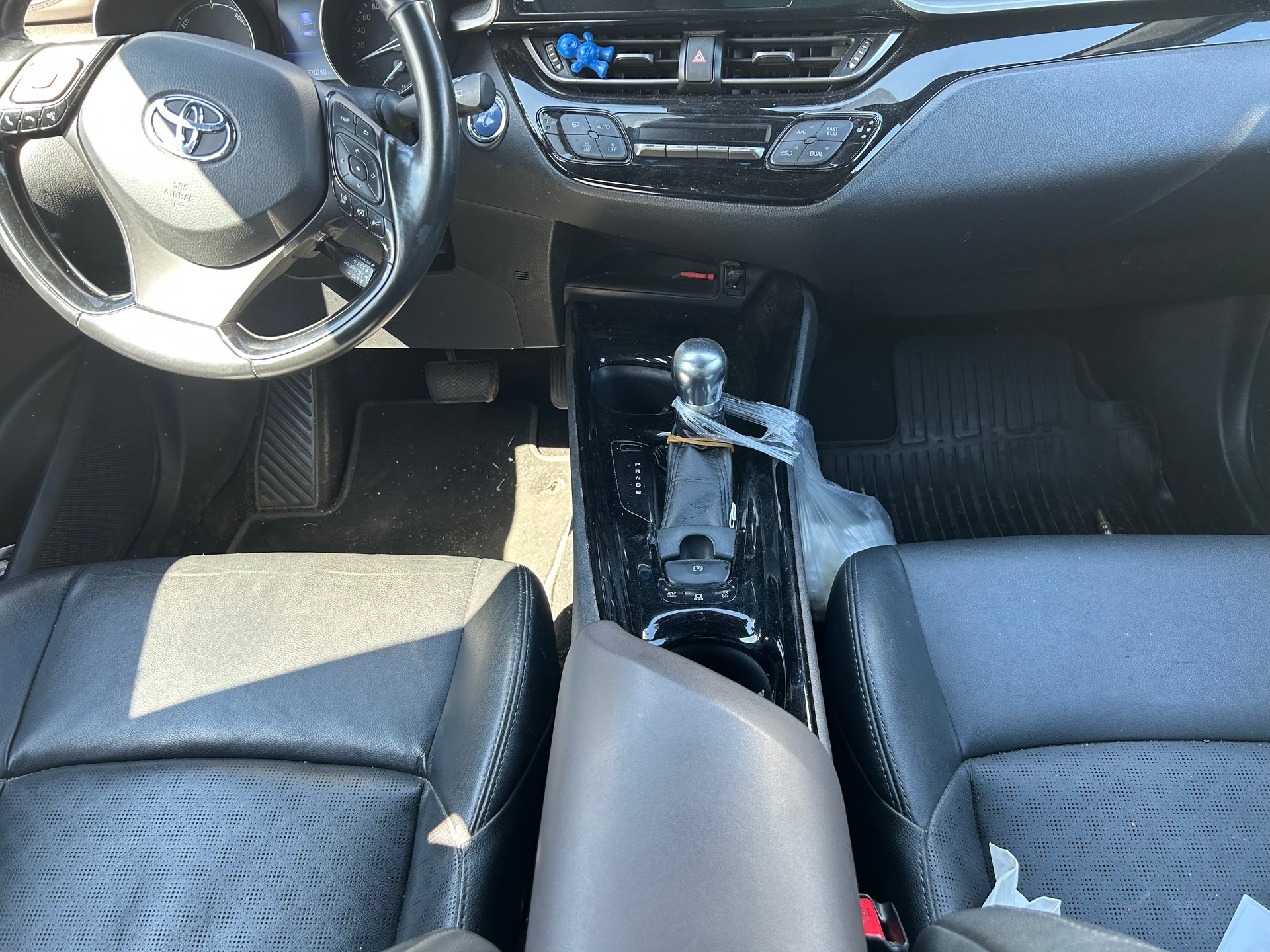 TOYOTA C-HR 1.8 HSD Comfort CVT-image-12