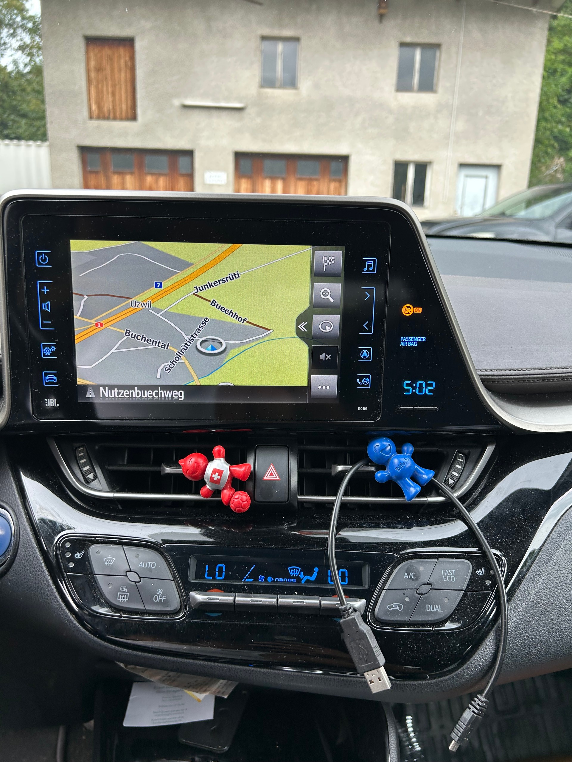 TOYOTA C-HR 1.8 HSD Comfort CVT-image-9