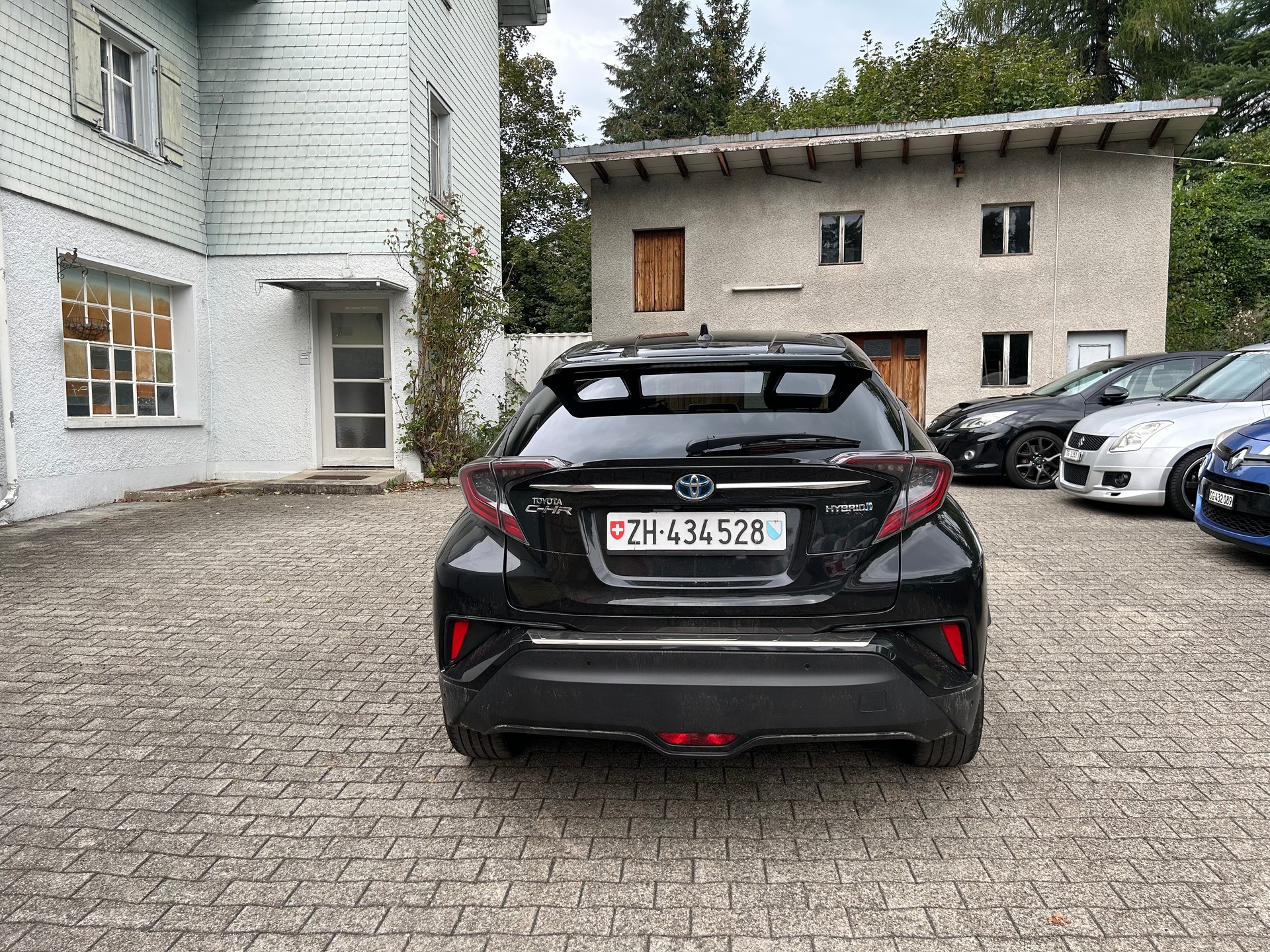 TOYOTA C-HR 1.8 HSD Comfort CVT-image-4
