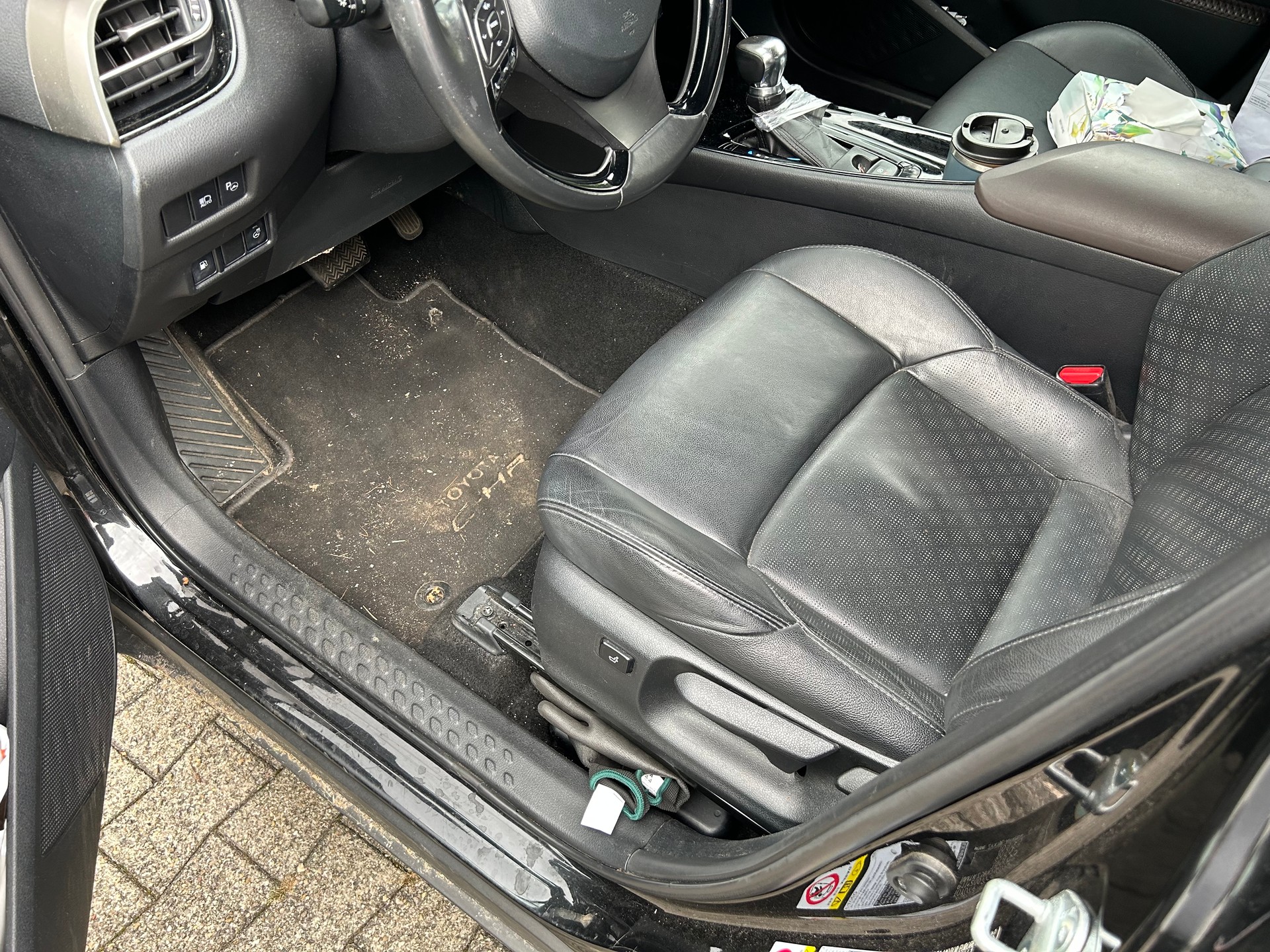 TOYOTA C-HR 1.8 HSD Comfort CVT-image-13
