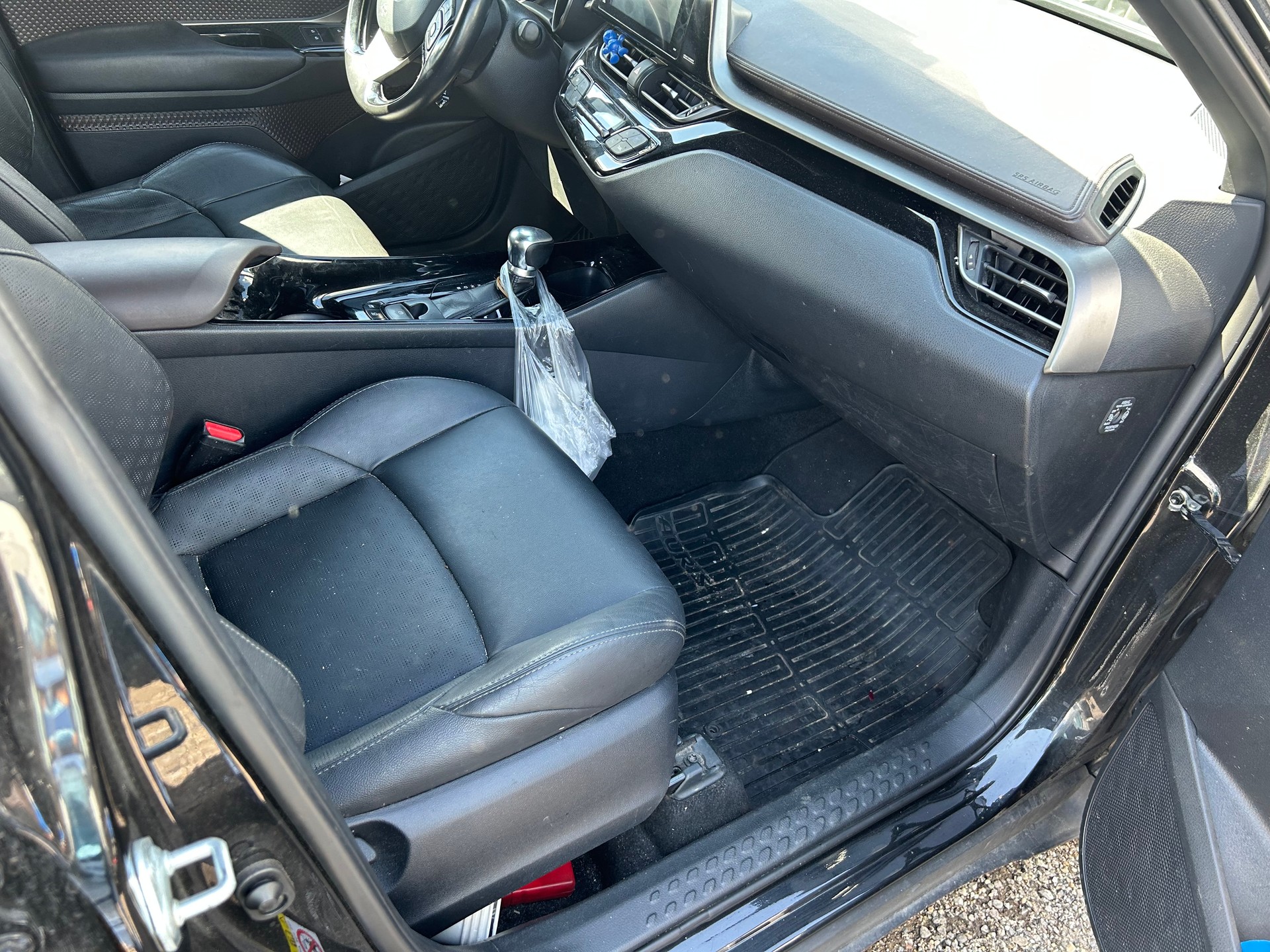 TOYOTA C-HR 1.8 HSD Comfort CVT-image-14