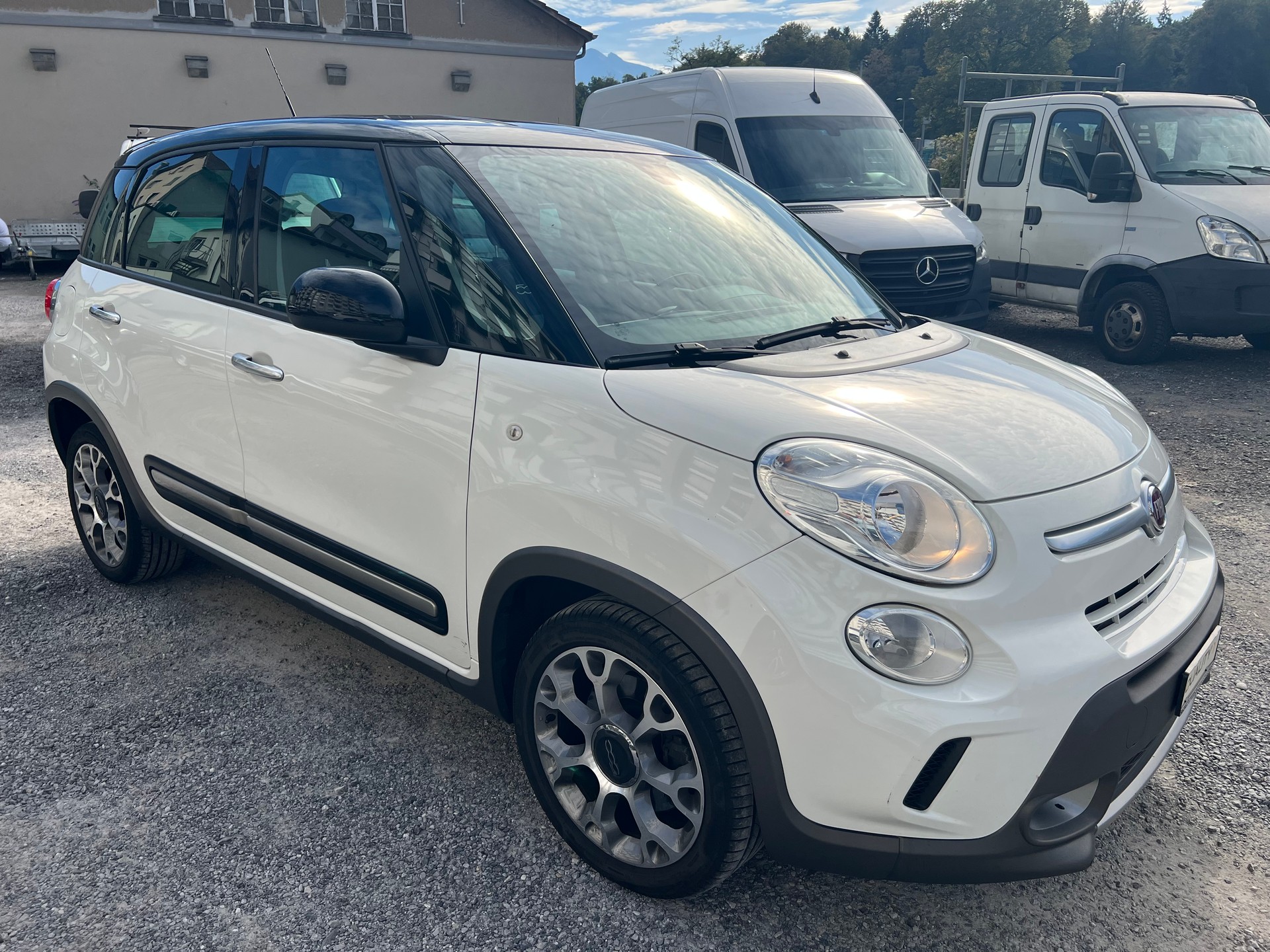 FIAT 500L 1.6 JTD Trekking-image-1