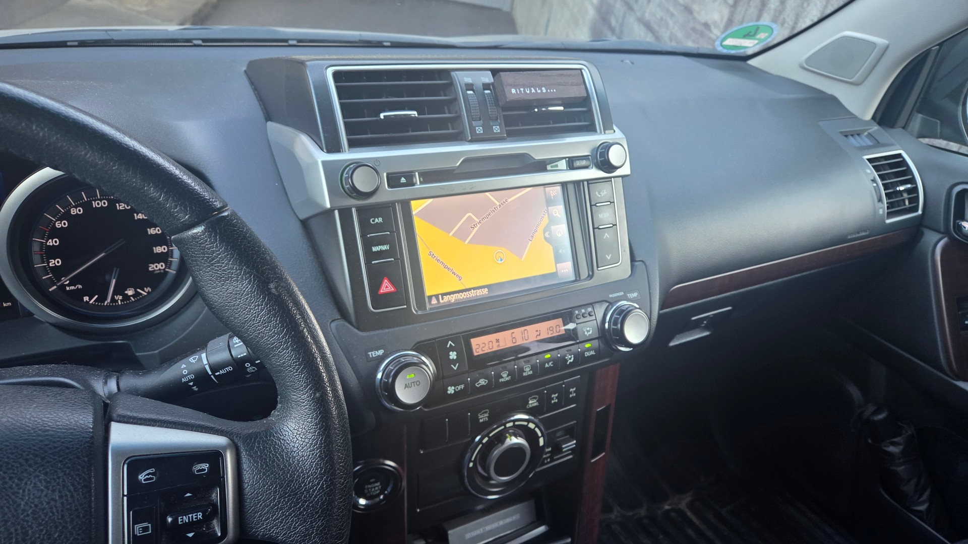 TOYOTA 2.8 D Linea Sol-image-4