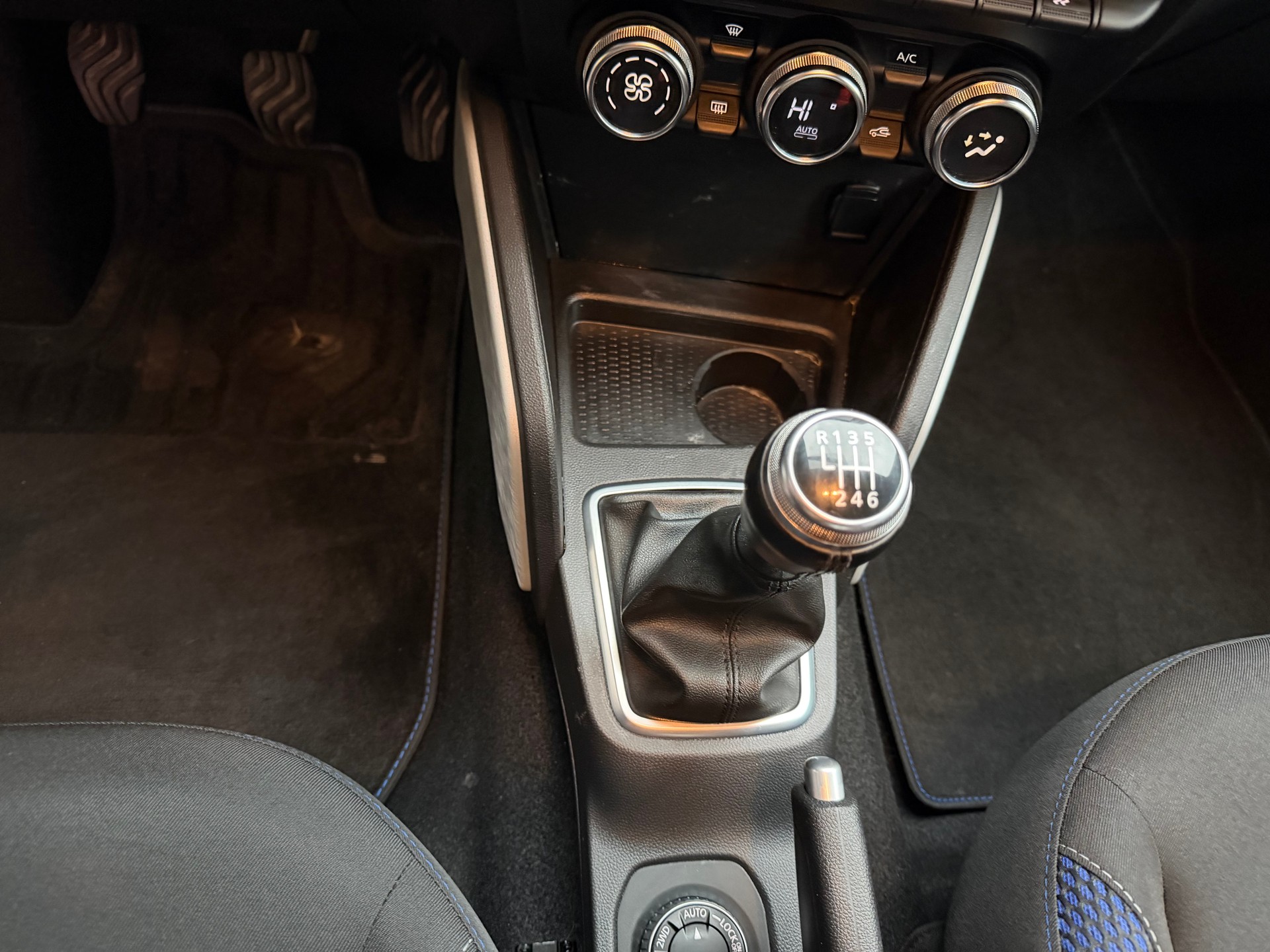 DACIA Duster TCe 150 Celebration 4x4-image-6