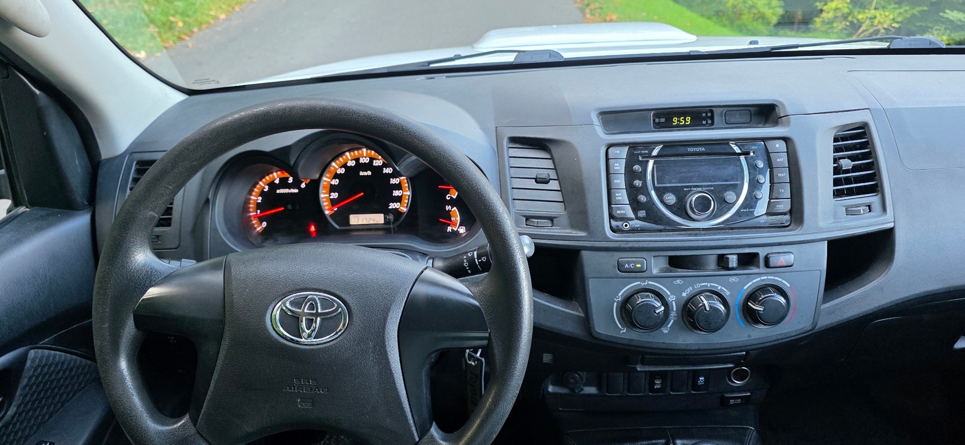 TOYOTA 2.5 D-4D Expeditionsfahrzeug-image-5