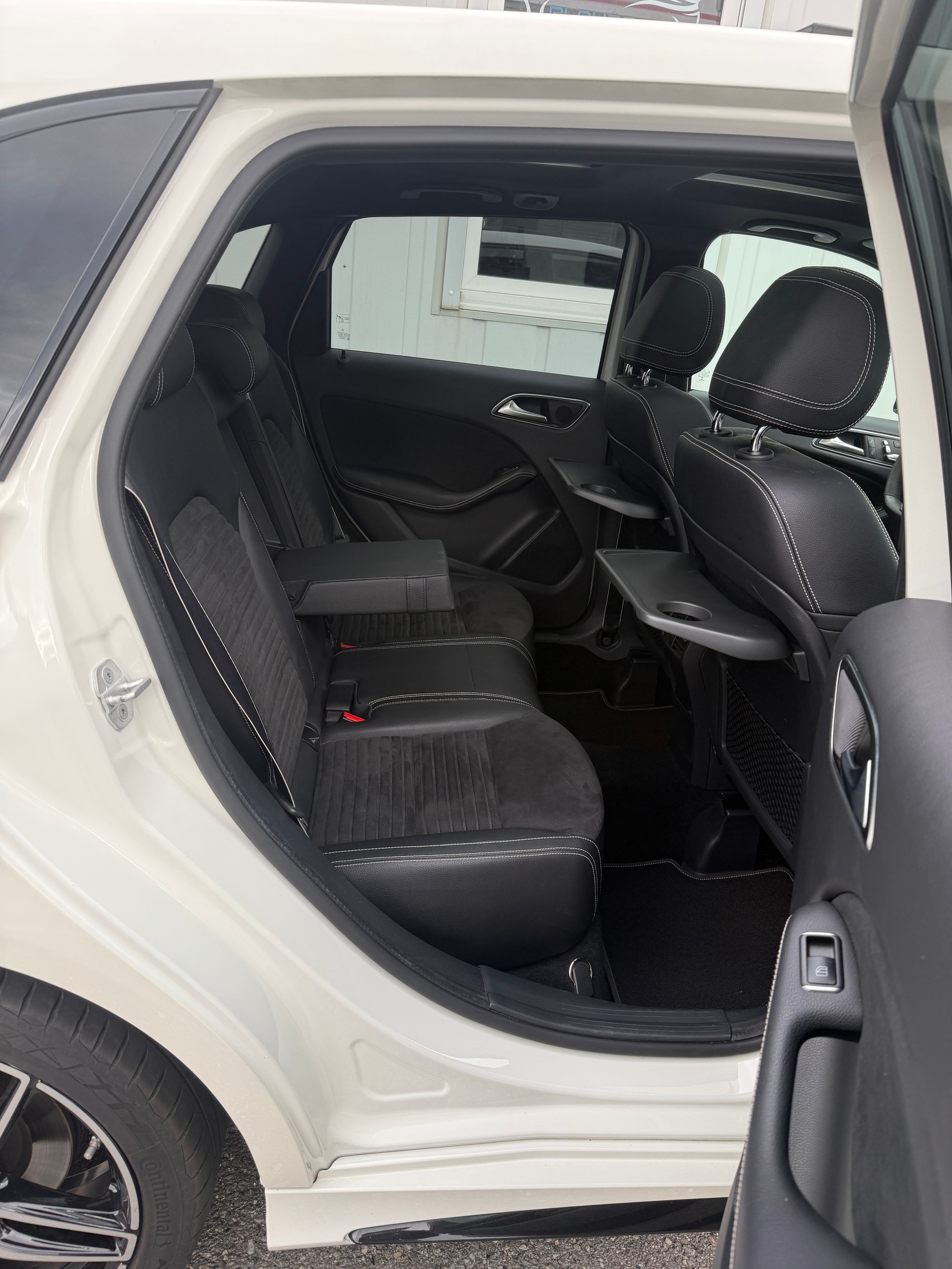 MERCEDES-BENZ B 220 AMG Line 4Matic 7G-DCT * SOMMER & WINTERRÄDER*-image-16