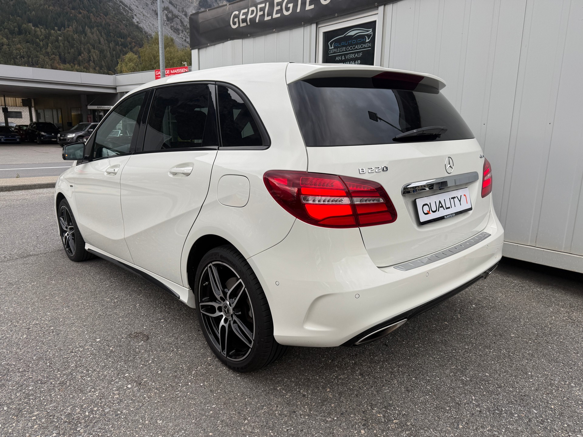 MERCEDES-BENZ B 220 AMG Line 4Matic 7G-DCT * SOMMER & WINTERRÄDER*-image-7