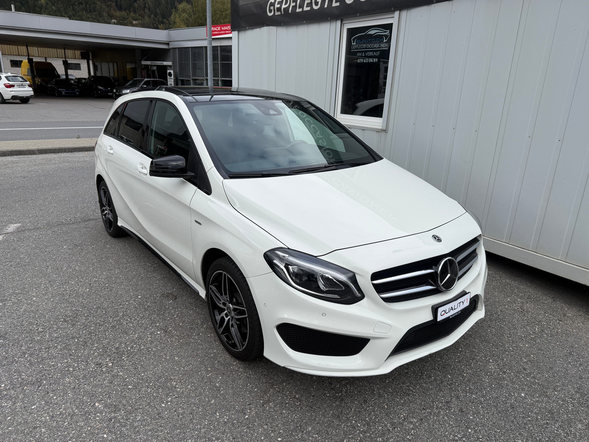 MERCEDES-BENZ B 220 AMG Line 4Matic 7G-DCT * SOMMER & WINTERRÄDER*-image-1