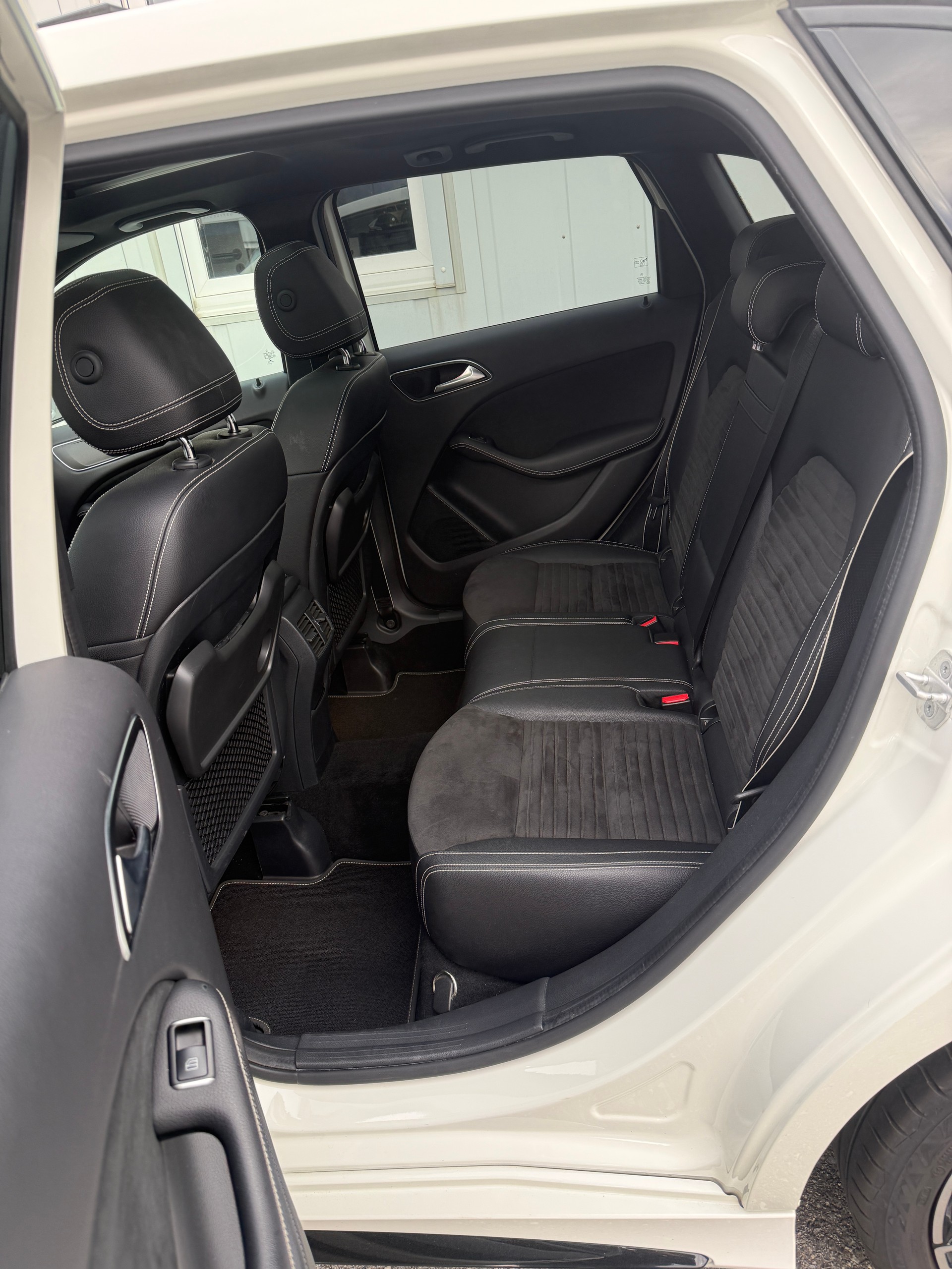 MERCEDES-BENZ B 220 AMG Line 4Matic 7G-DCT * SOMMER & WINTERRÄDER*-image-14