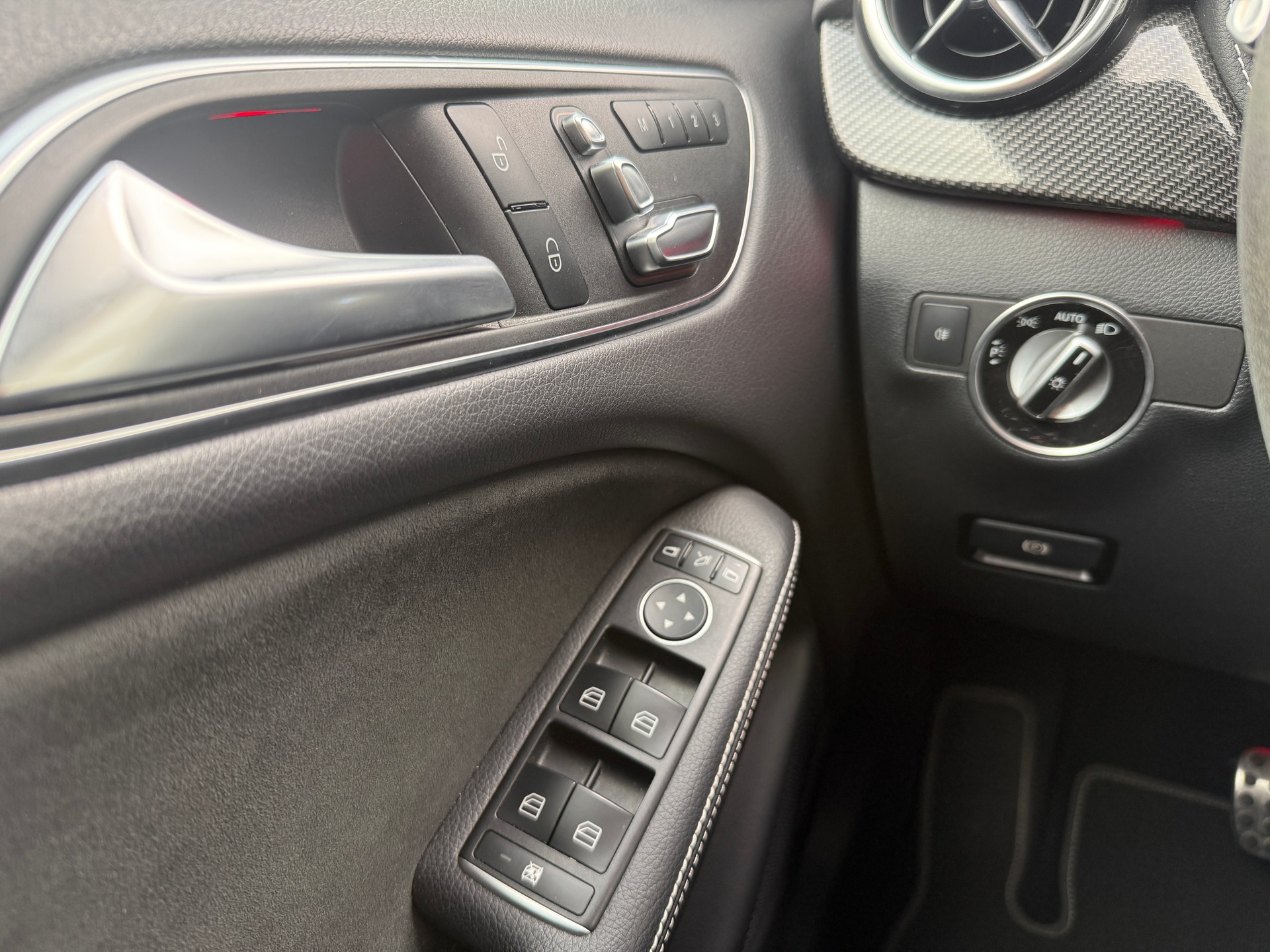 MERCEDES-BENZ B 220 AMG Line 4Matic 7G-DCT * SOMMER & WINTERRÄDER*-image-24