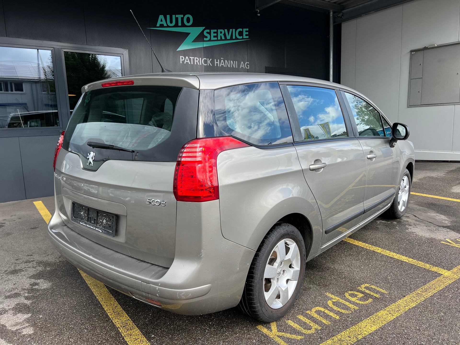 PEUGEOT 5008 1.6 VTI-image-3