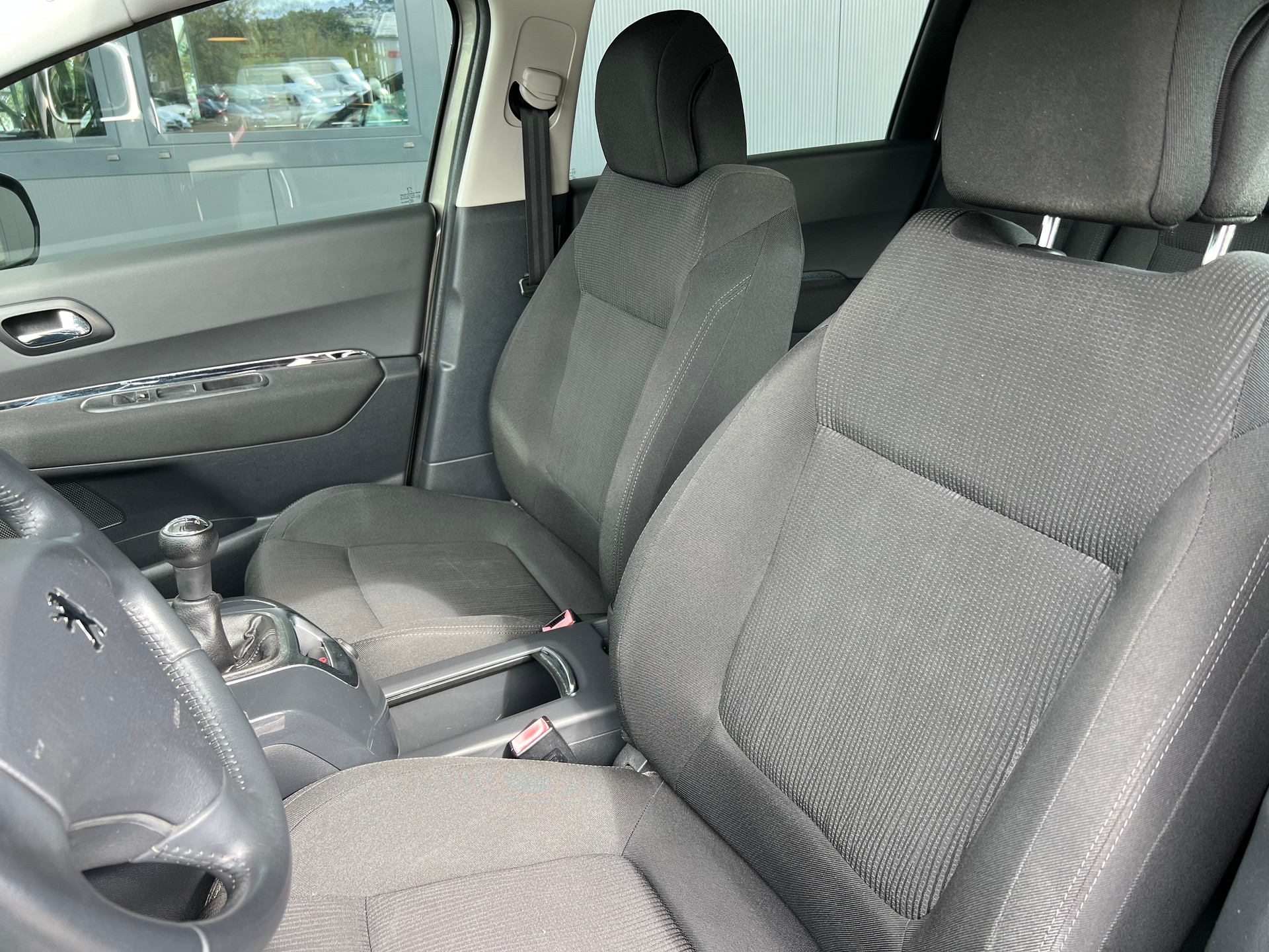 PEUGEOT 5008 1.6 VTI-image-7
