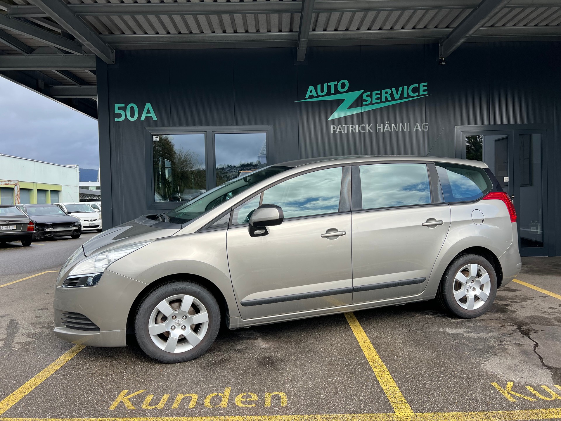 PEUGEOT 5008 1.6 VTI-image-1