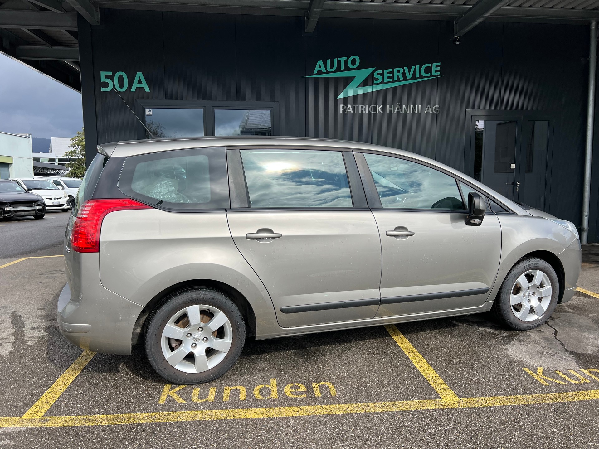 PEUGEOT 5008 1.6 VTI-image-4