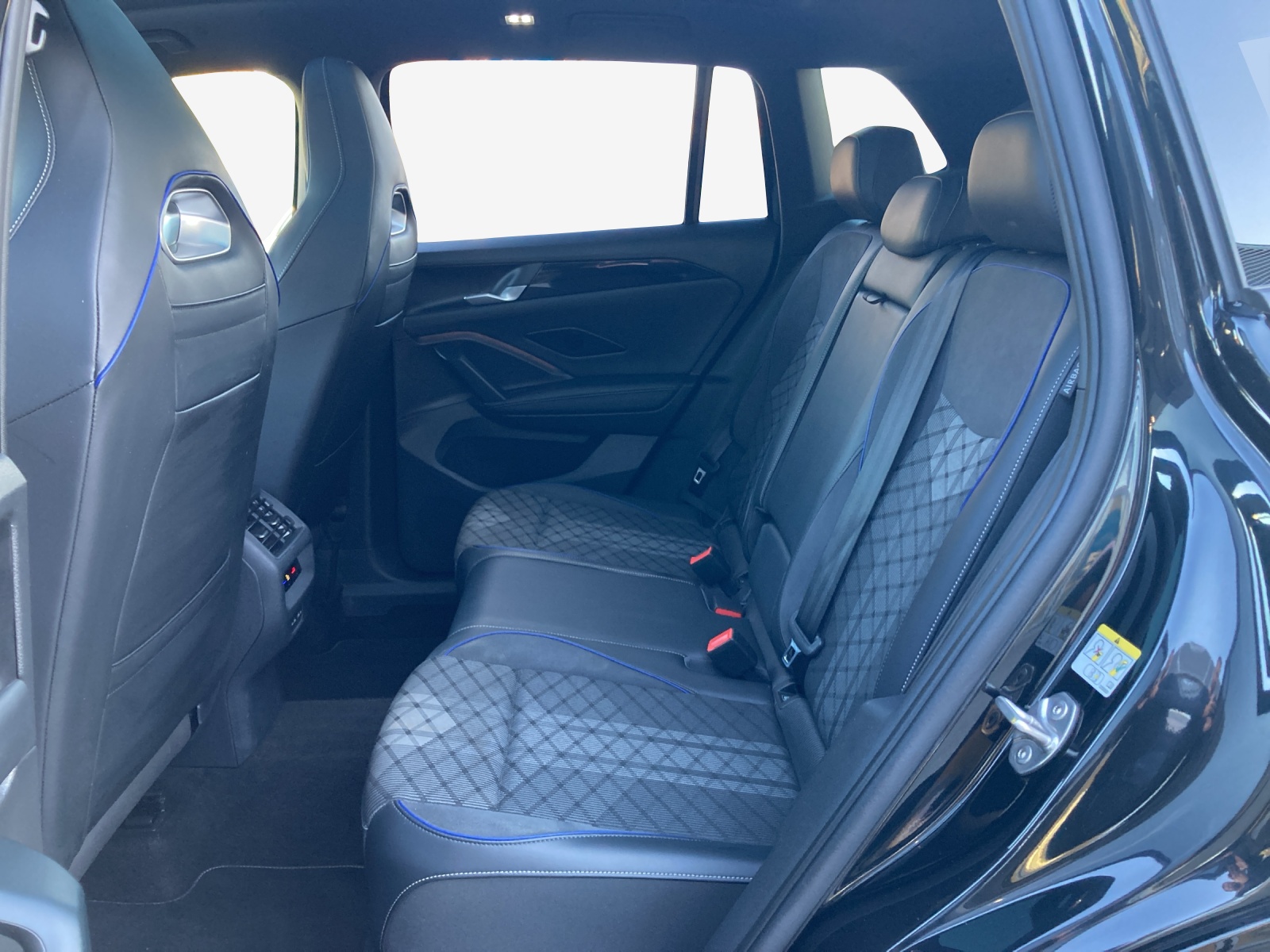 VW Tiguan 2.0 TSI DSG R-Line 4Motion-image-11